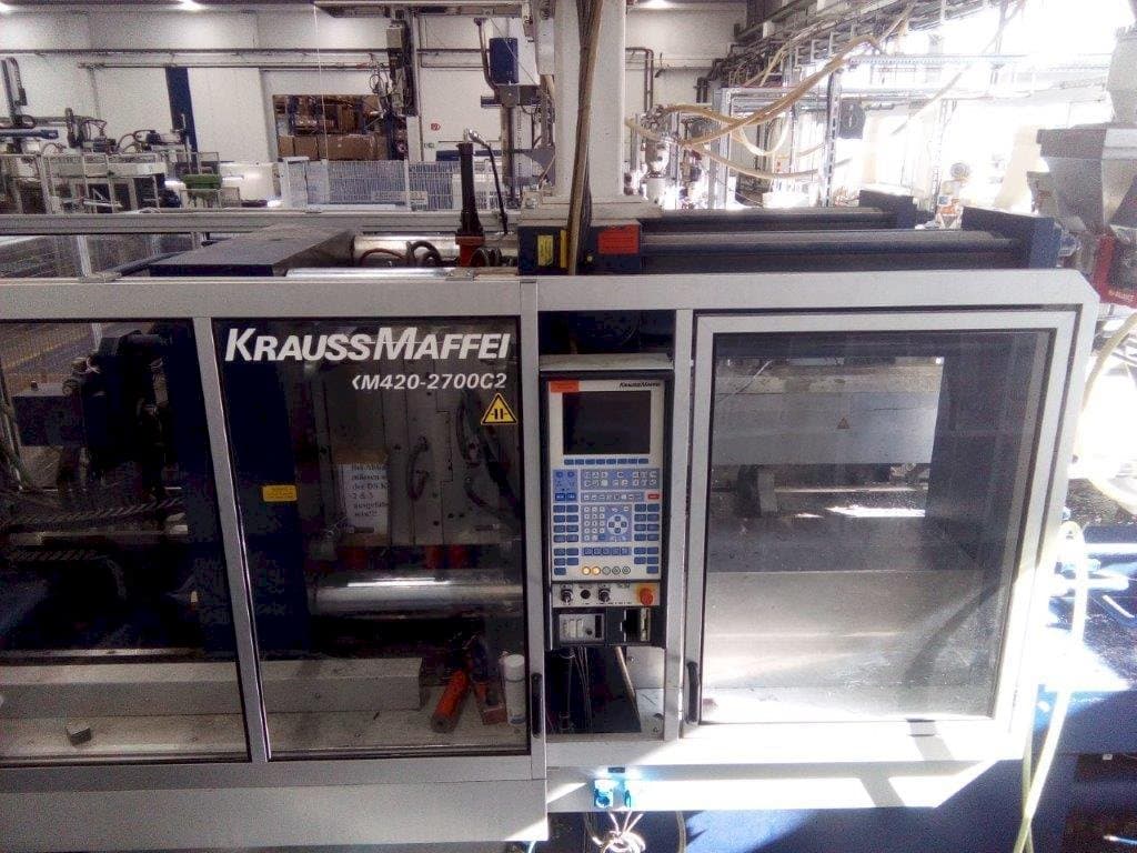Frontansicht der Krauss Maffei KM 420/2700 C2  Maschine