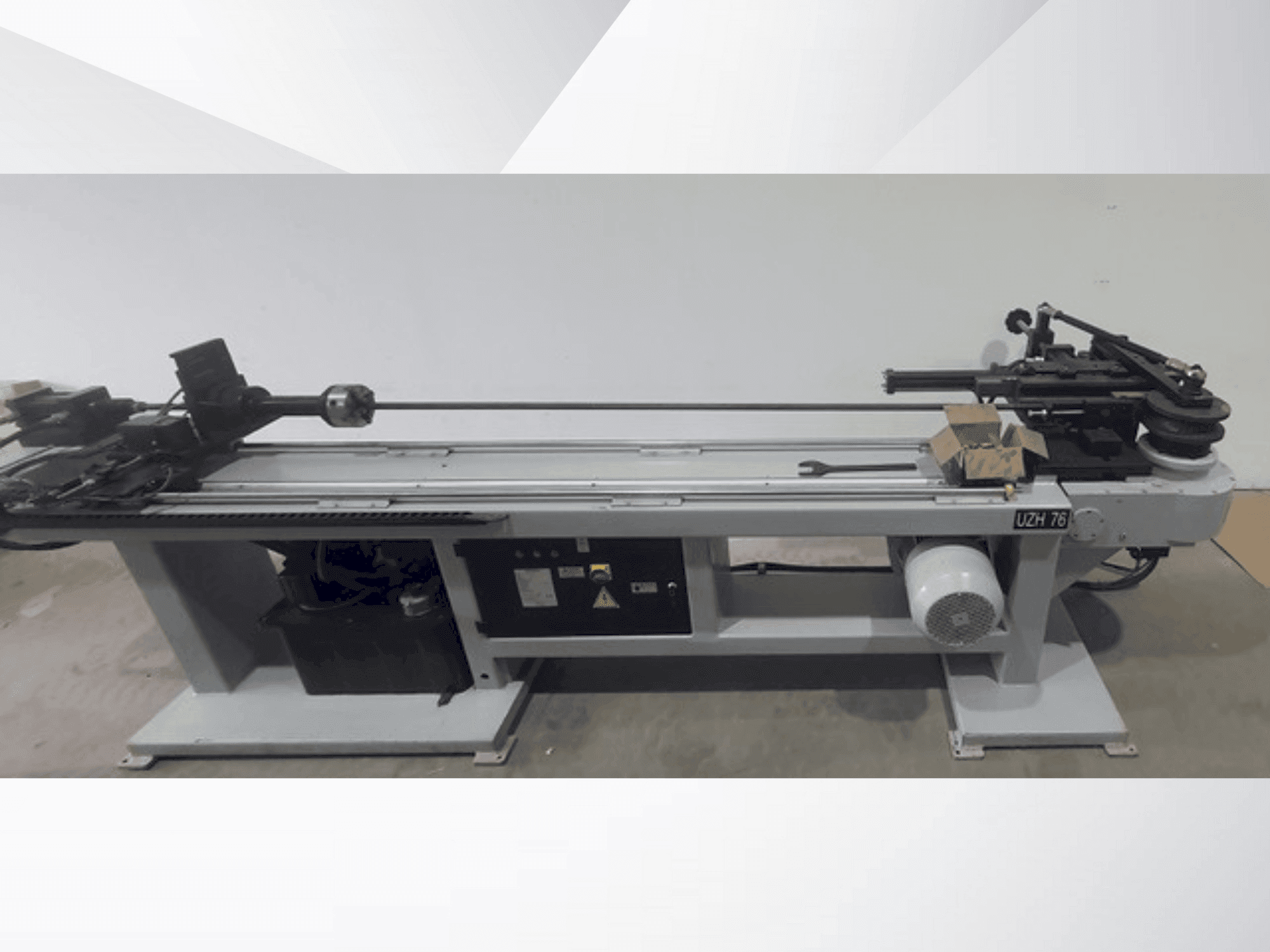 Frontansicht der UZMA MAKINA UZH76  Maschine
