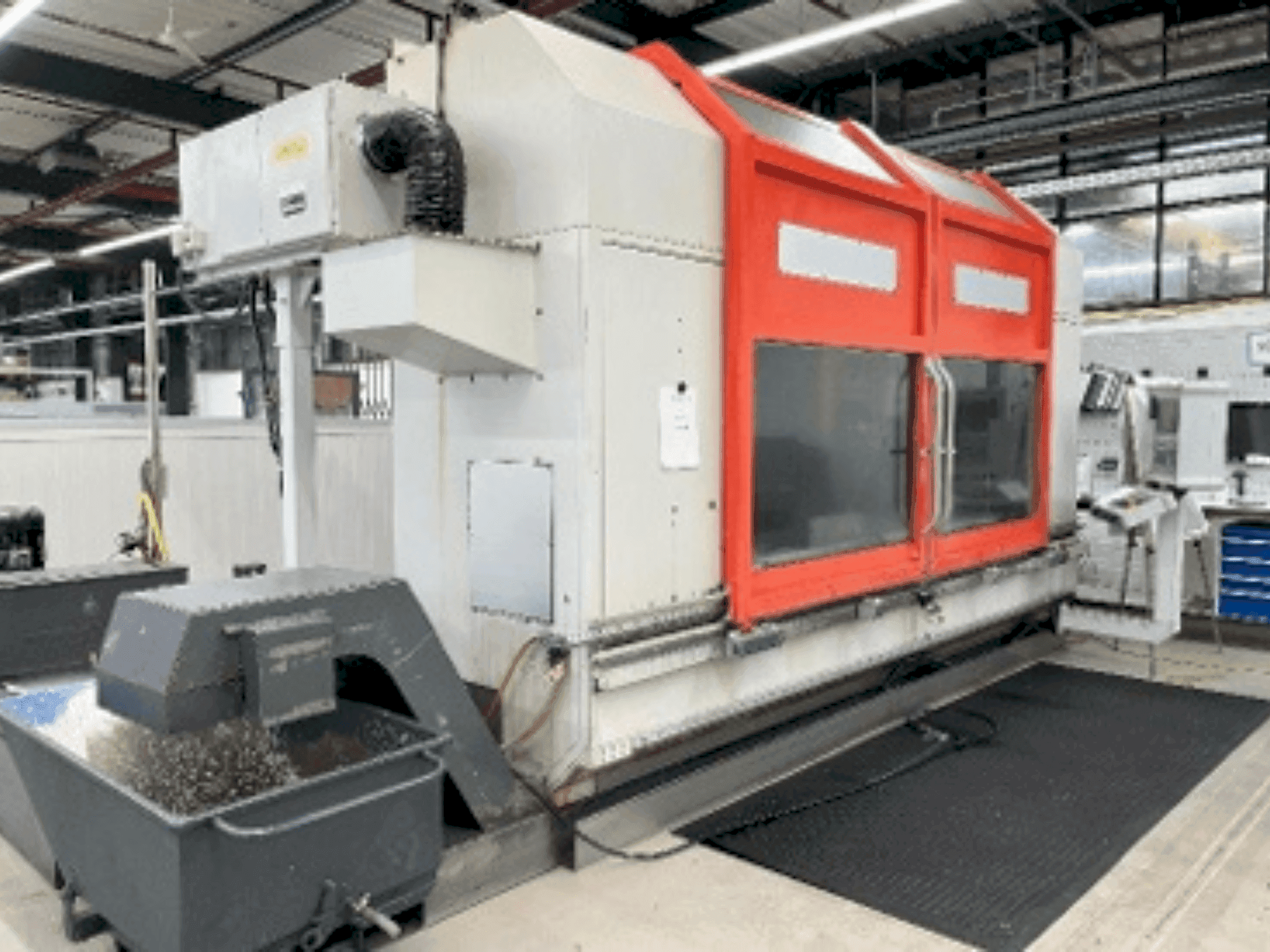 Frontansicht der Matec 30L  Maschine