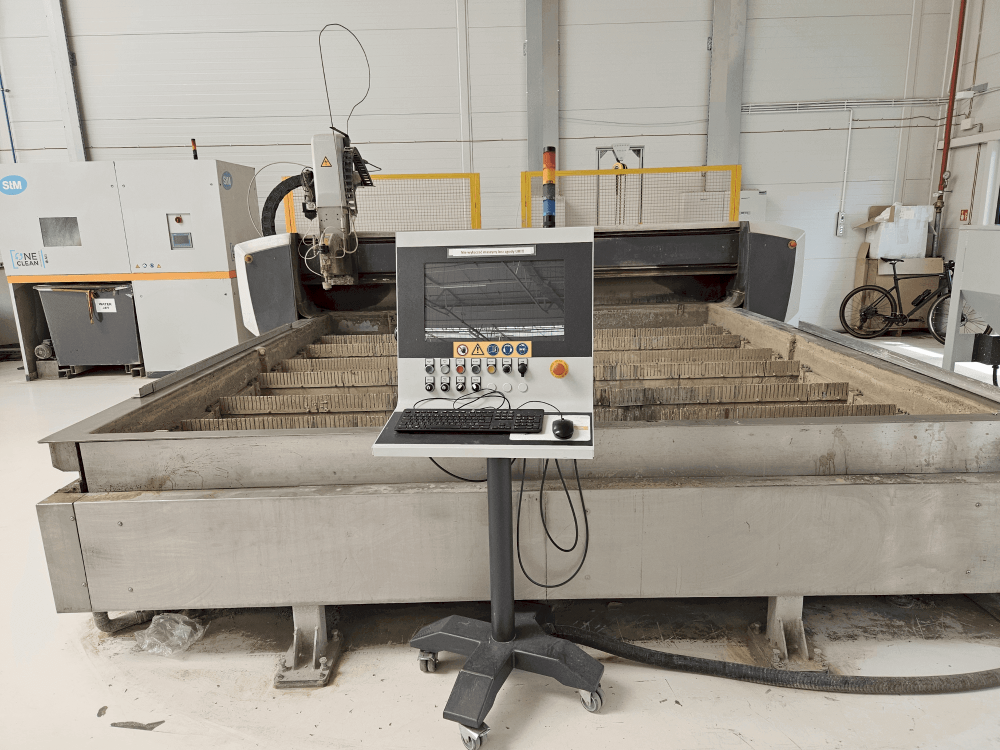 Frontansicht der STM WS3030 Wanne 4.2  Maschine