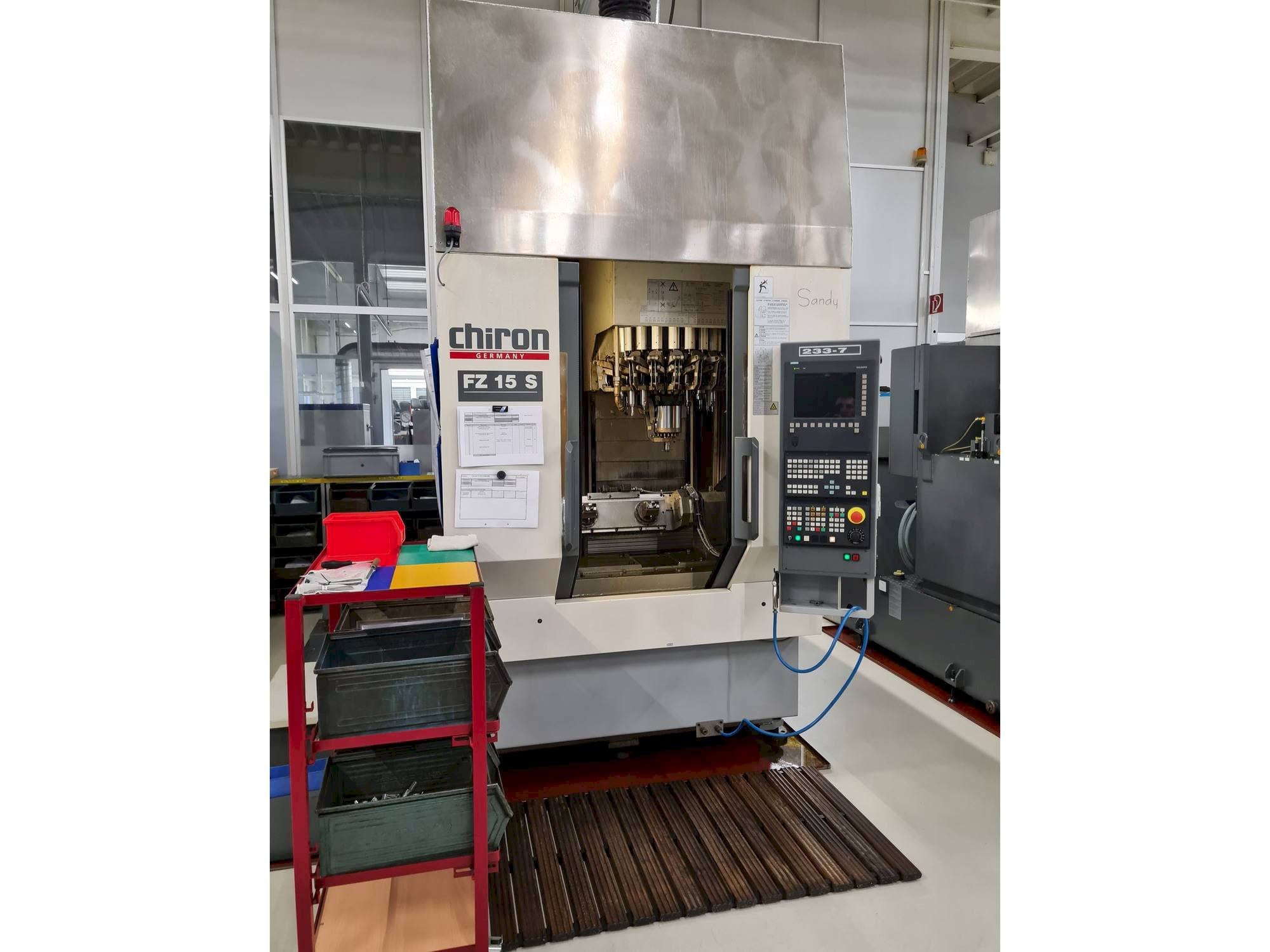 Frontansicht der CHIRON FZ 15 S  Maschine