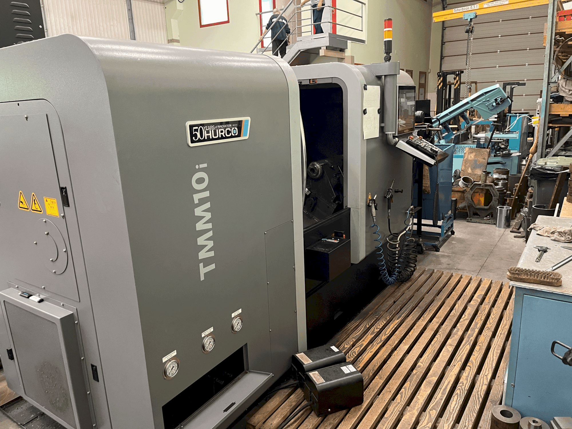 Frontansicht der Hurco TMM10i  Maschine