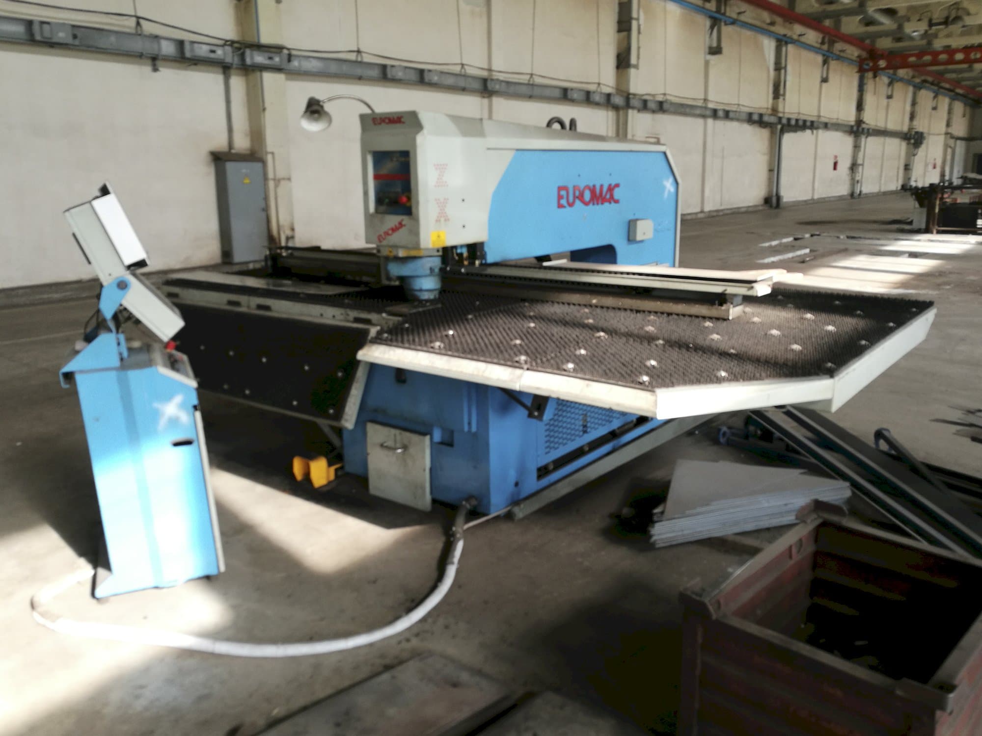 Rechte Ansicht der Euromac ZX 1250/30 Maschine