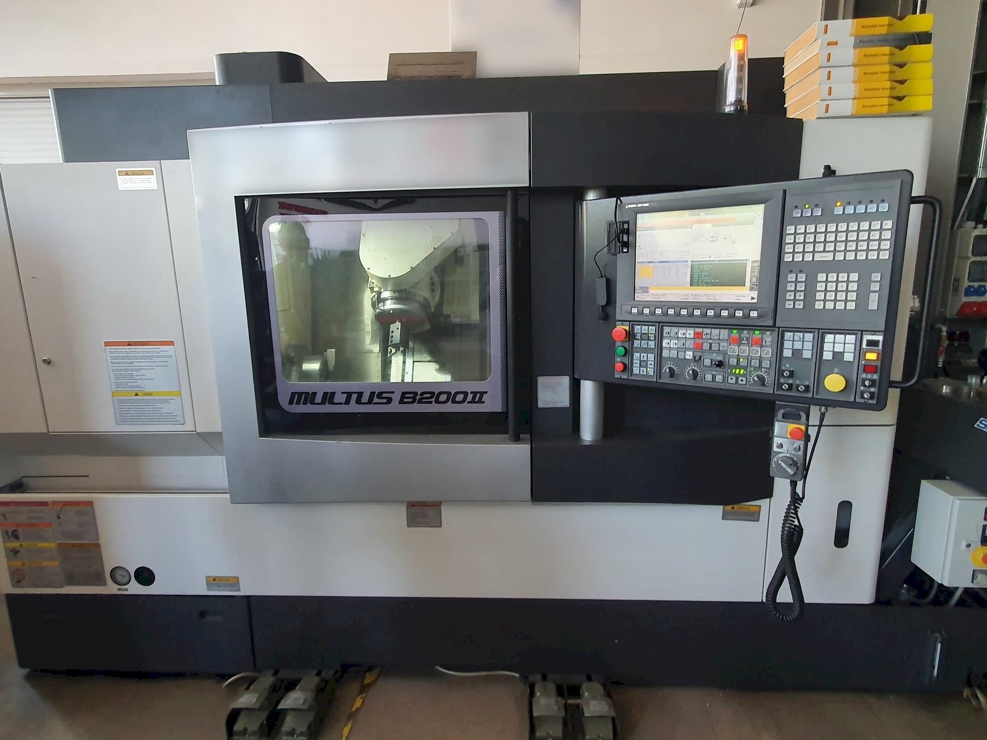 Frontansicht der Okuma MULTUS B200II CX750 Maschine
