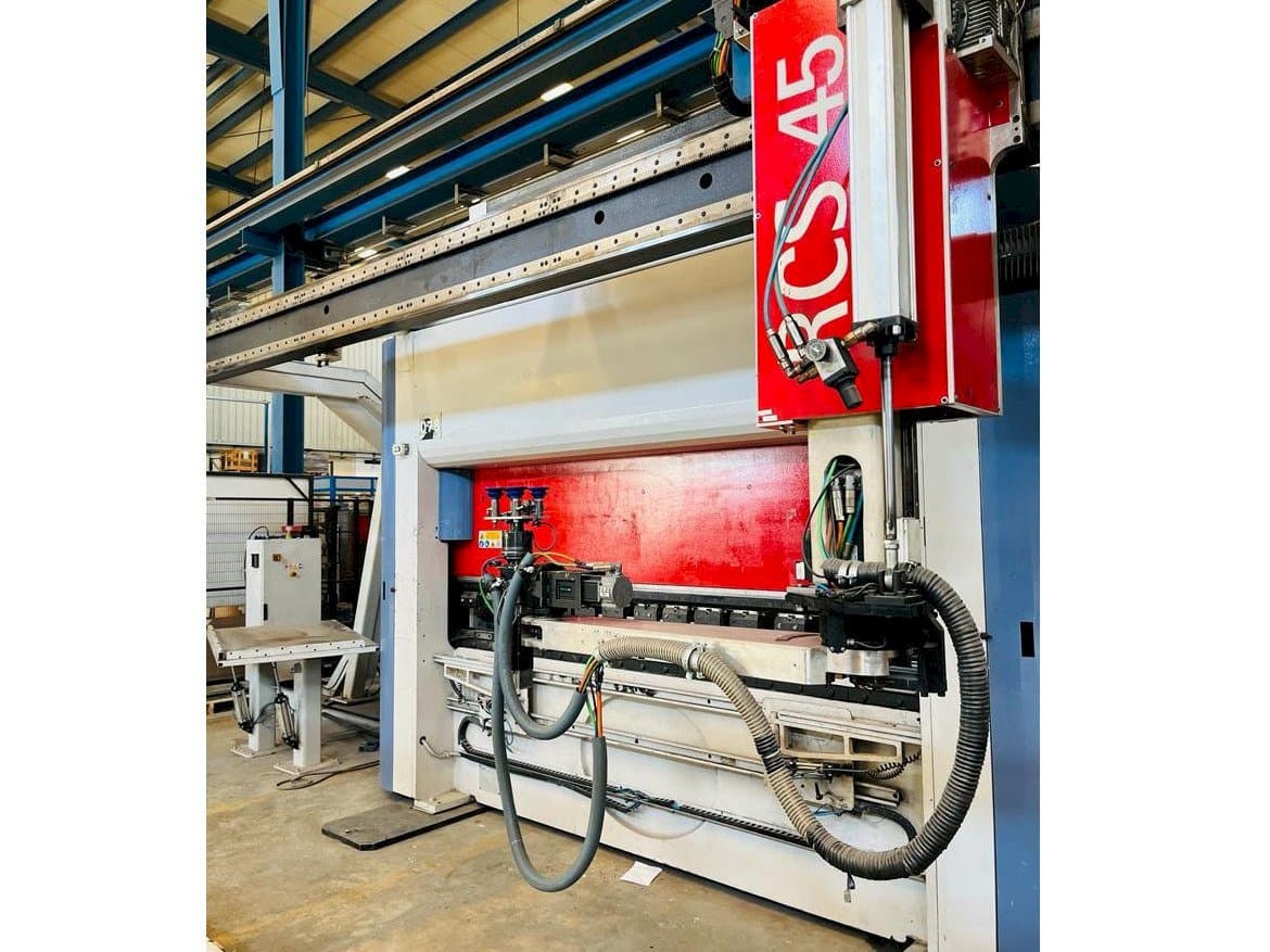 Frontansicht der AMADA Flexa 100-30 Schiavi  Maschine