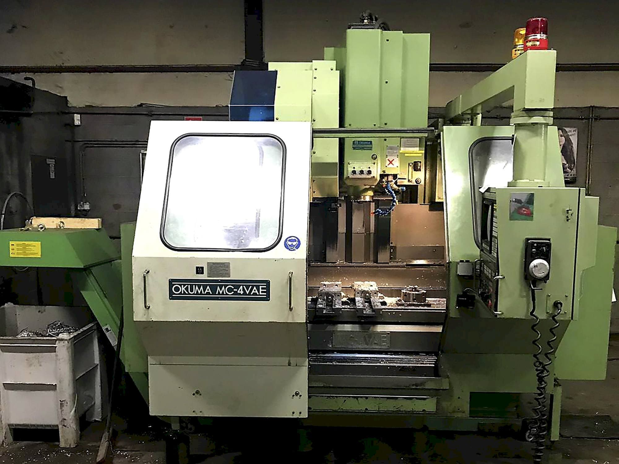 Frontansicht der Okuma MC-4VAE Maschine