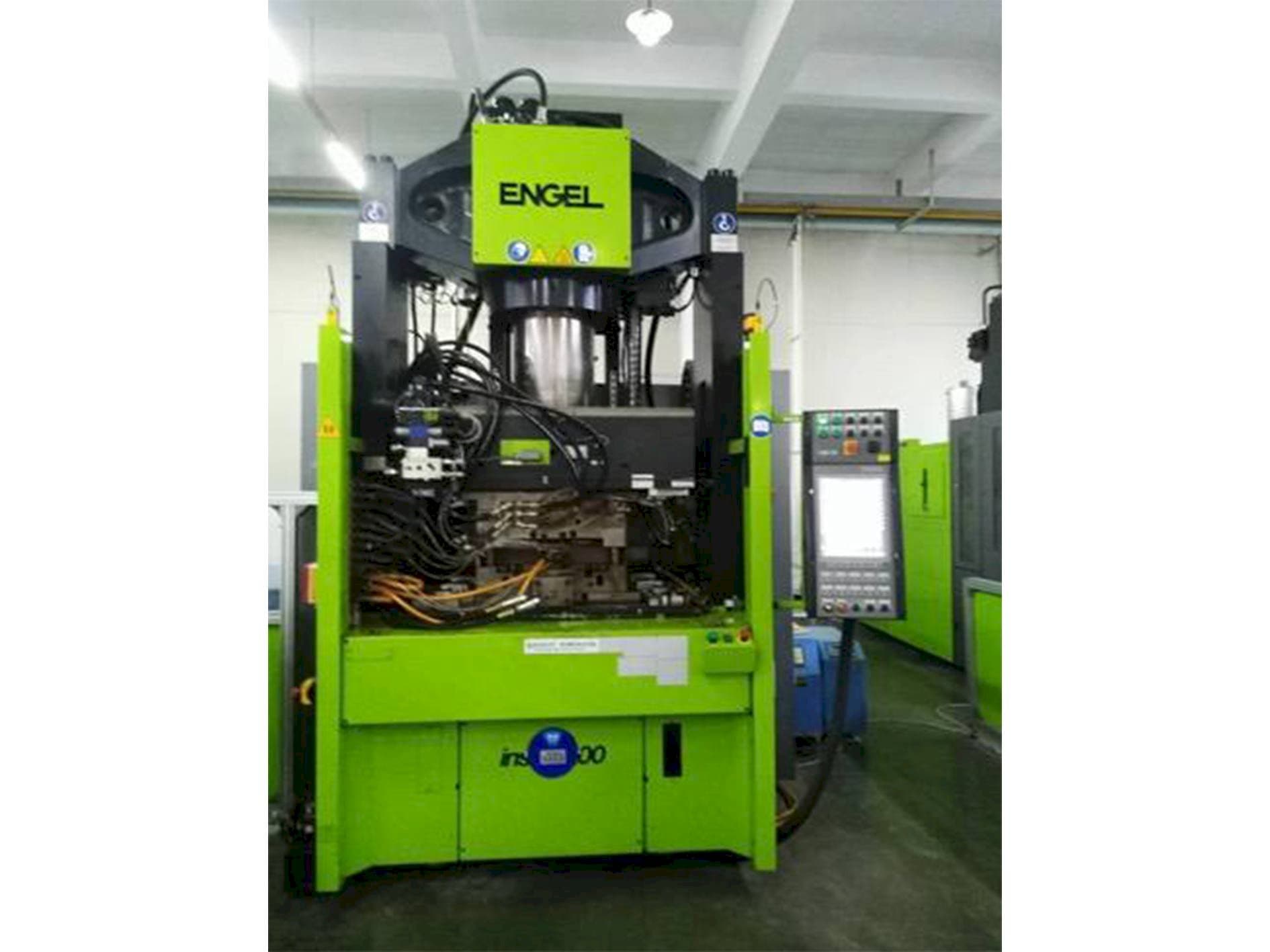 Frontansicht der ENGEL insert 2550H/200 with MuCell  Maschine