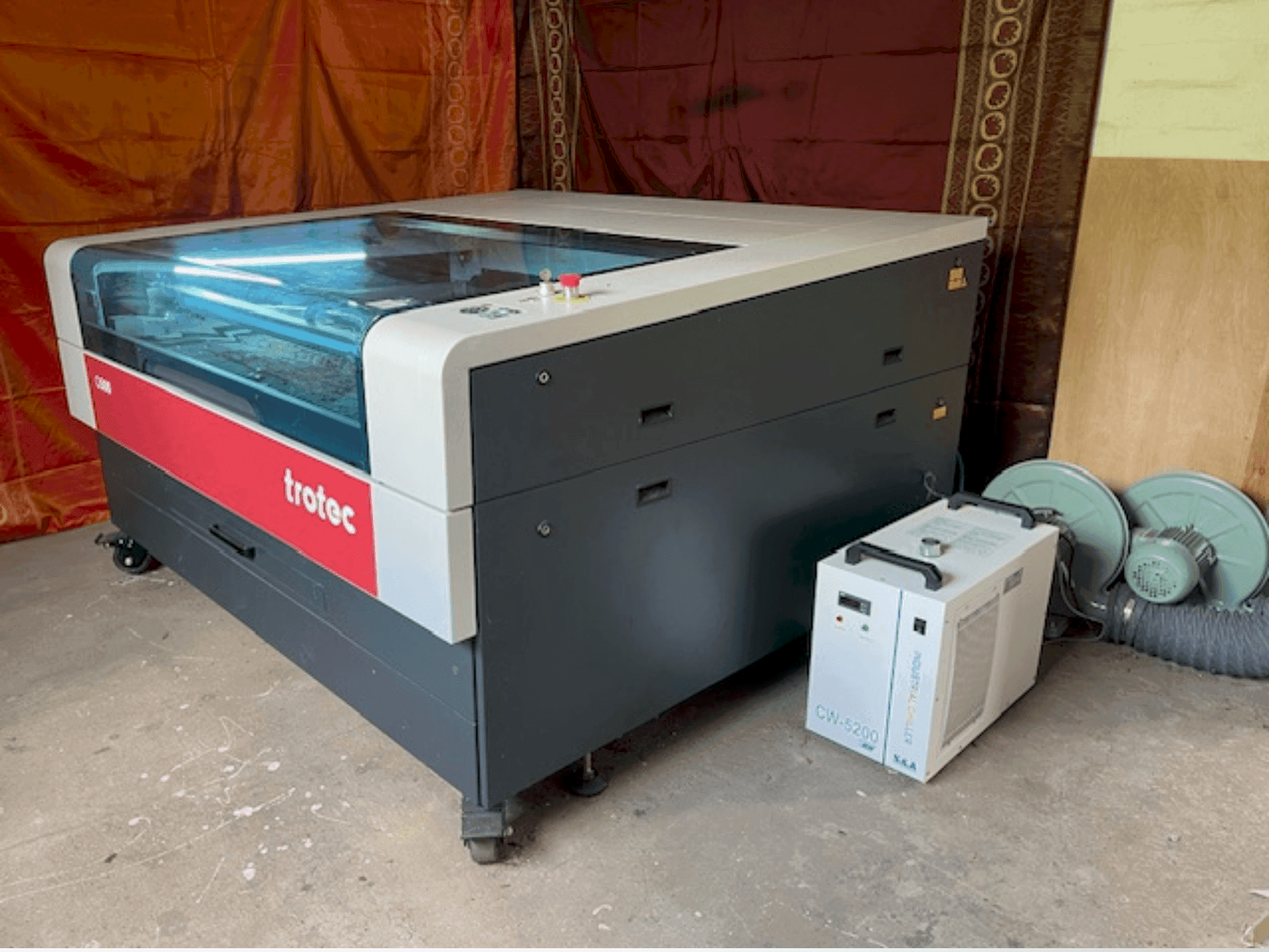 Frontansicht der Trotec Q500  Maschine