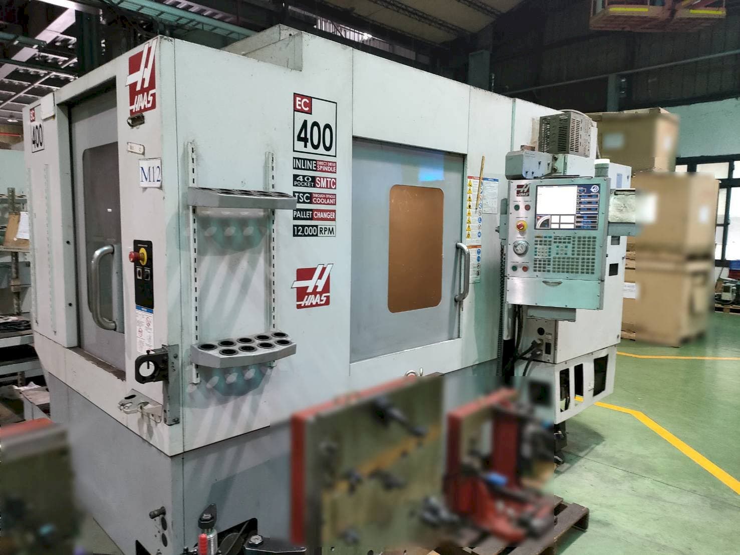 Frontansicht der HAAS EC-400  Maschine