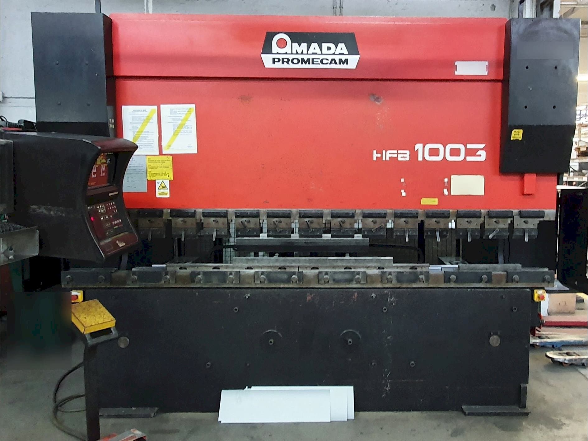 Frontansicht der AMADA HFB 100.3  Maschine