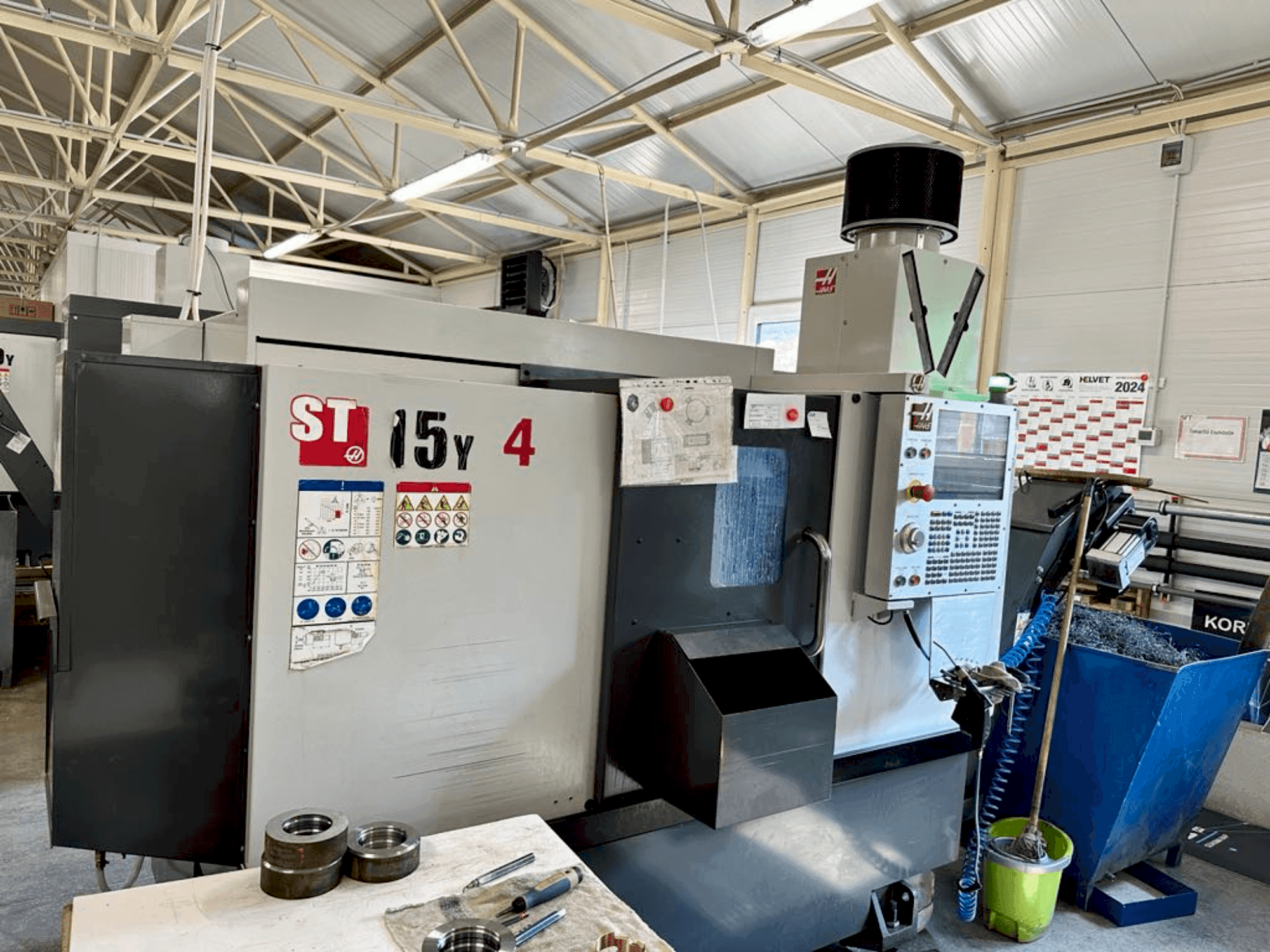 Frontansicht der HAAS ST-15Y  Maschine