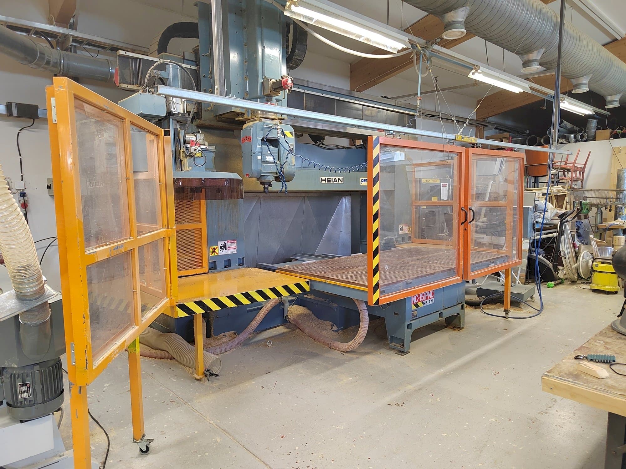 Frontansicht der HEIAN NC 151  Maschine