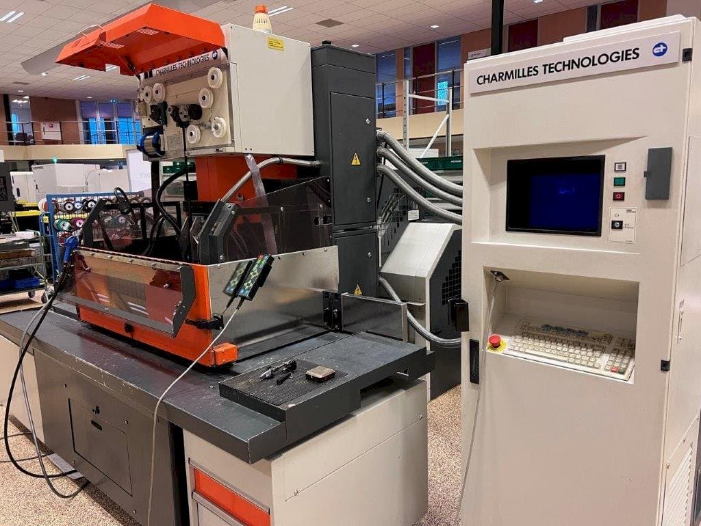 Frontansicht der CHARMILLES Robofil FI6020 CSL2  Maschine