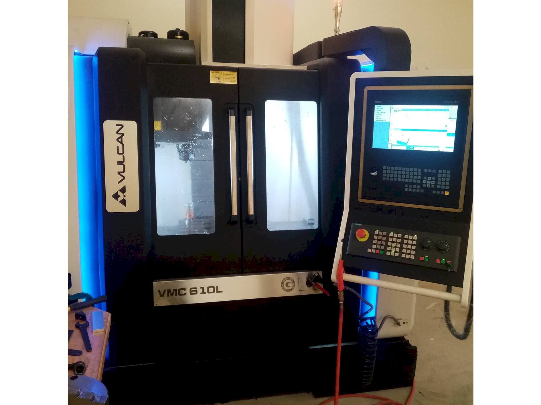 Frontansicht der VULCAN VMC 610L  Maschine