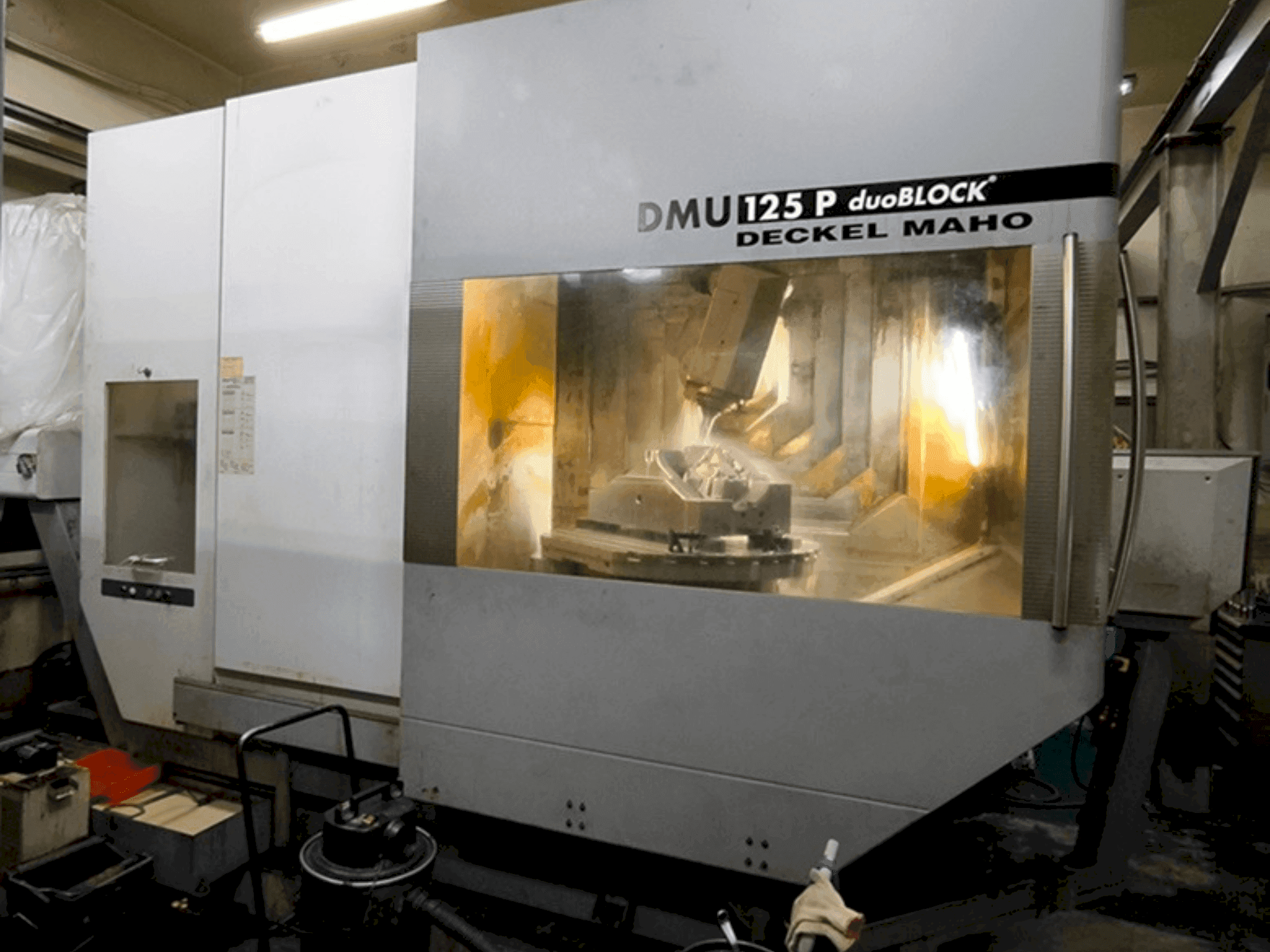 Frontansicht der DECKEL MAHO DMU 125 P duoBLOCK  Maschine