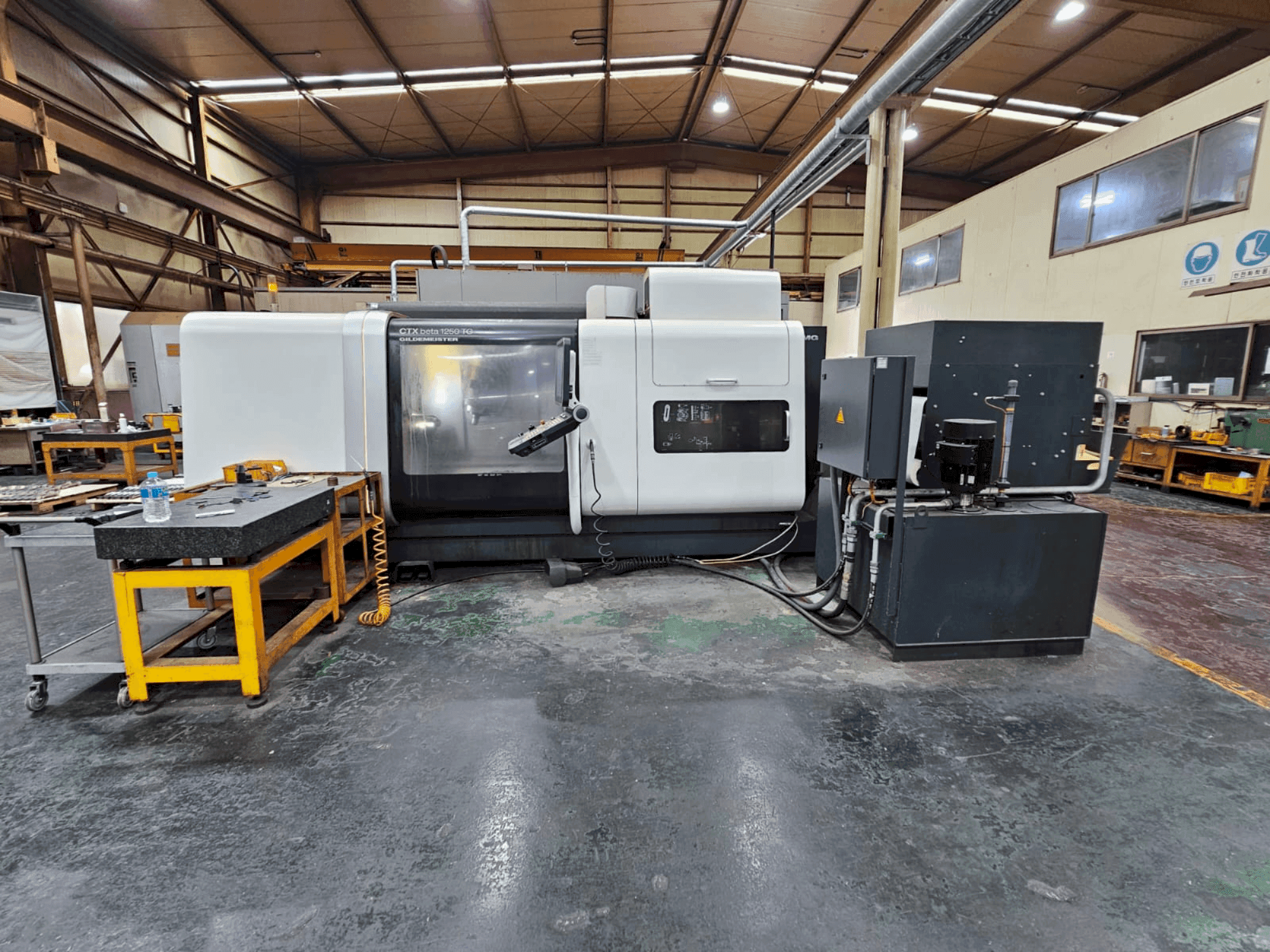 Frontansicht der DMG MORI Gildemeister CTX 1250 TC  Maschine