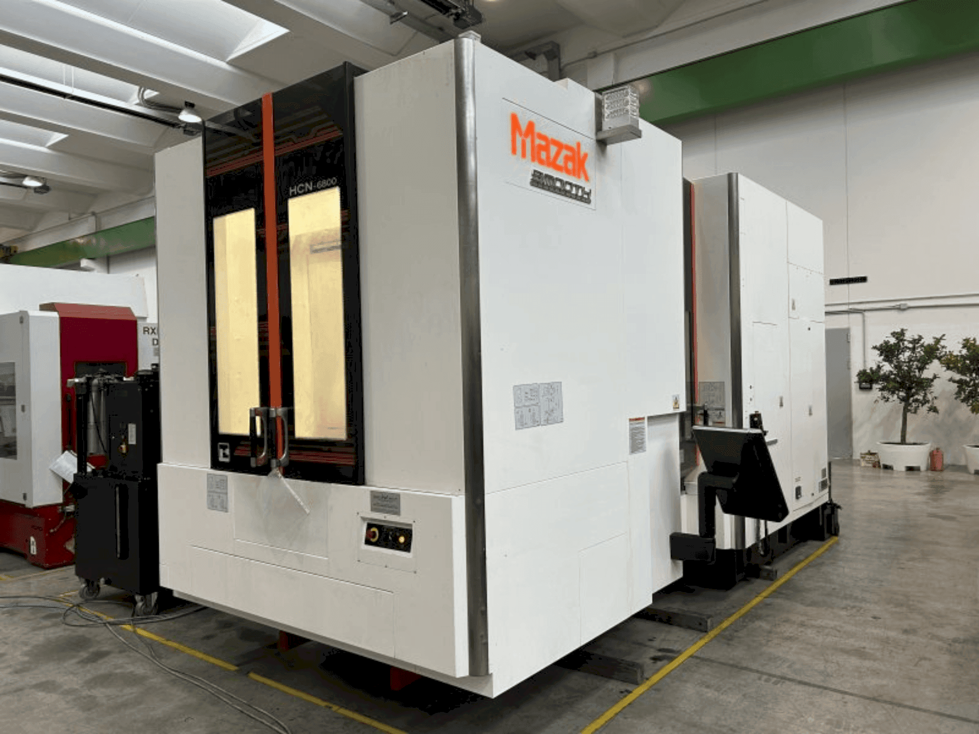 Frontansicht der Mazak HCN-6800  Maschine