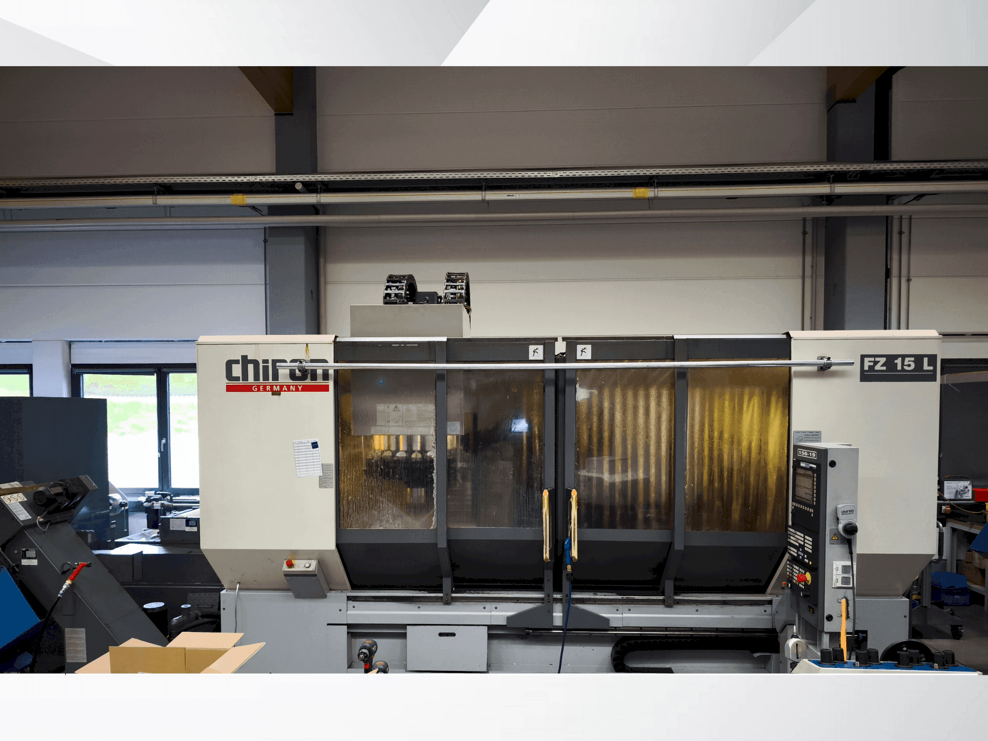 Frontansicht der CHIRON FZ 15 L  Maschine