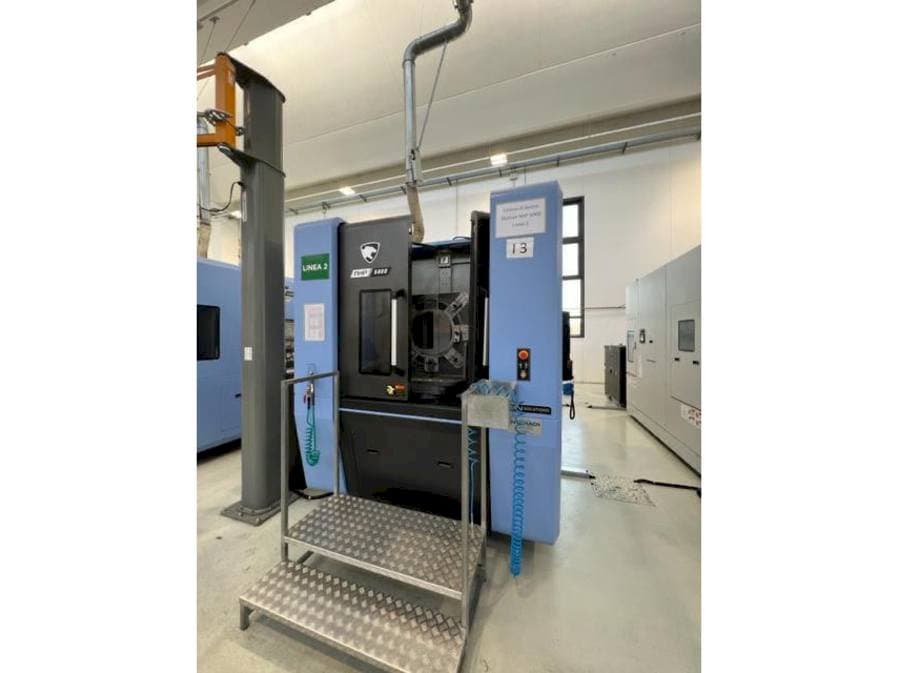 Frontansicht der Doosan NHP 5000  Maschine