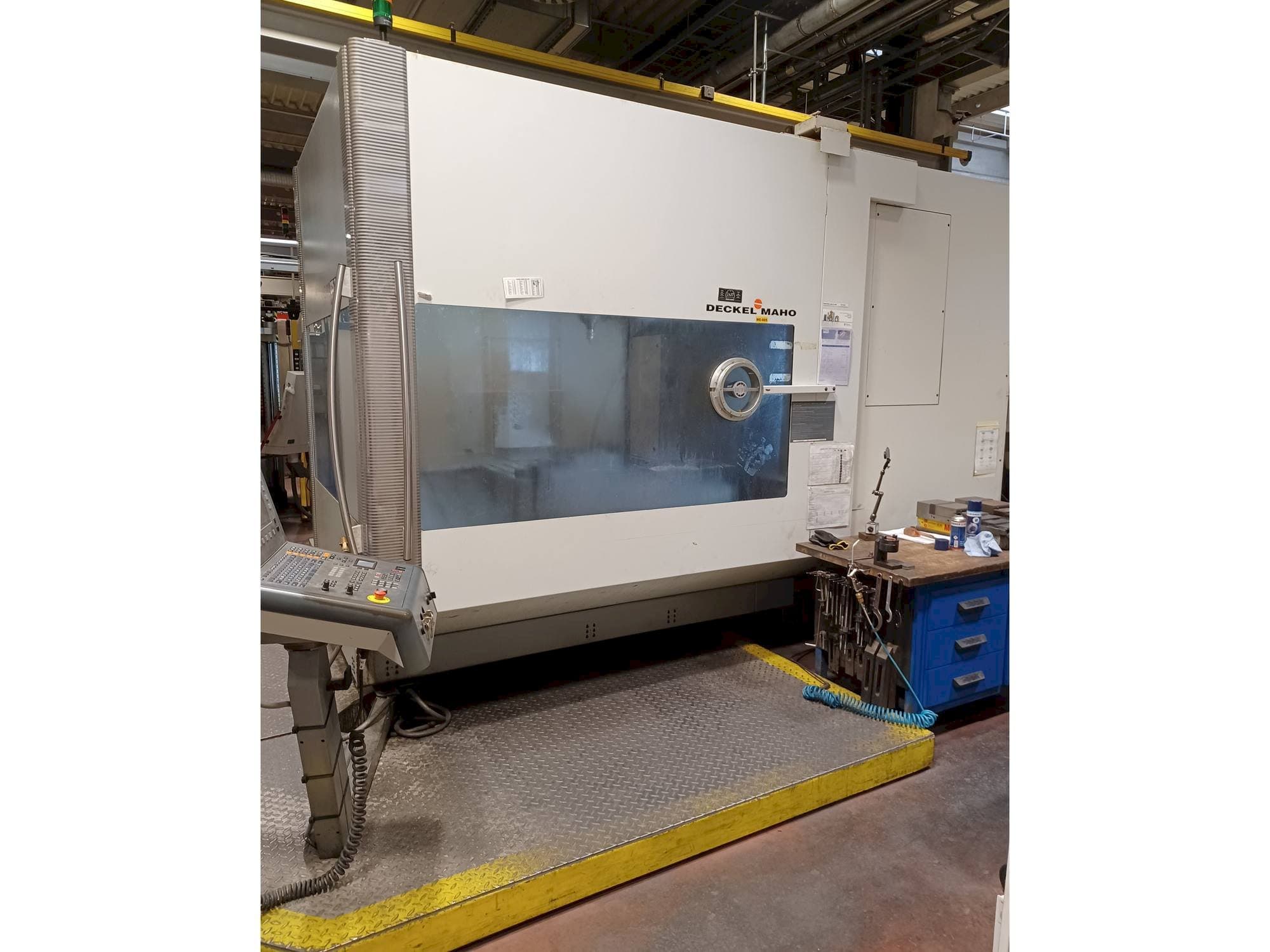 Frontansicht der DECKEL MAHO DMU 125 T hi-dyn  Maschine