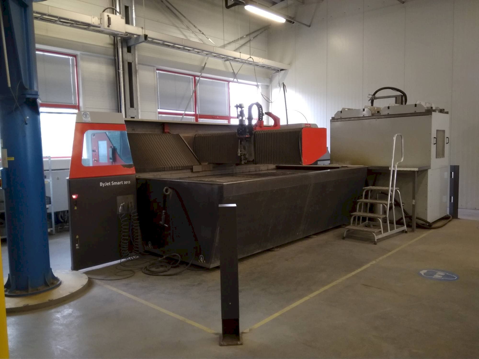 Frontansicht der Bystronic ByJet Smart 3015  Maschine