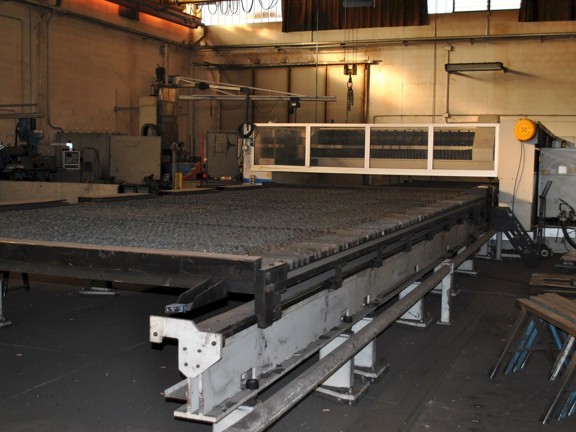 Frontansicht der LVD IMPULS 8031  Maschine