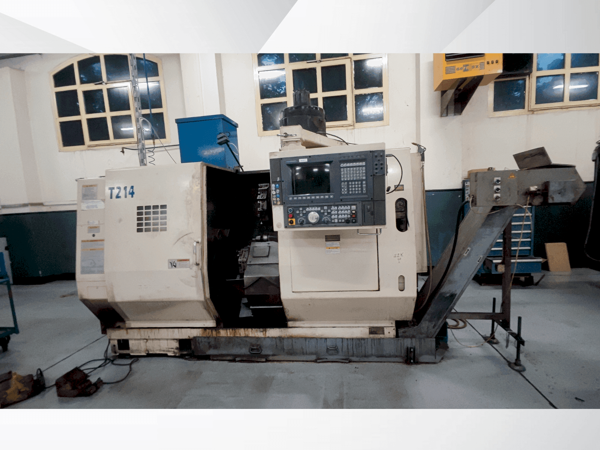 Frontansicht der Okuma LU 15  Maschine