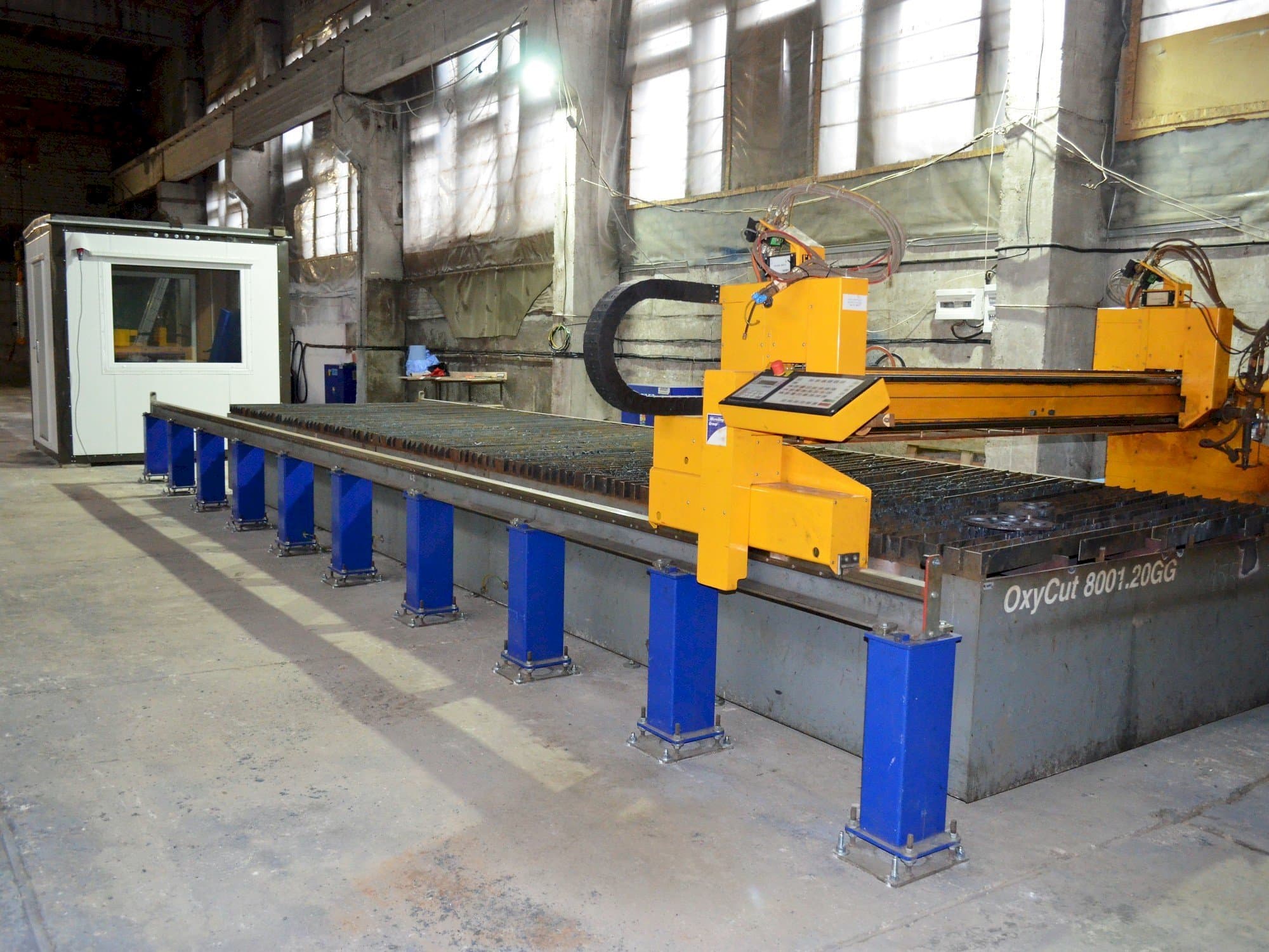 Frontansicht der MicroStep OxyCut 8001 20GG  Maschine