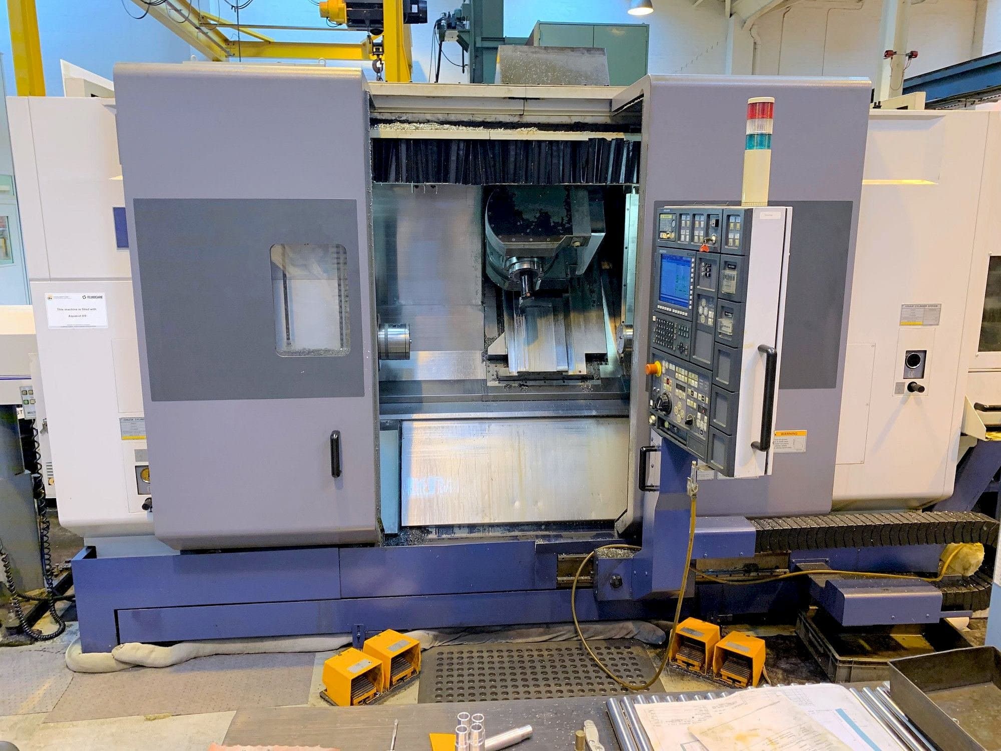 Frontansicht der MORI SEIKI MT2000S  Maschine