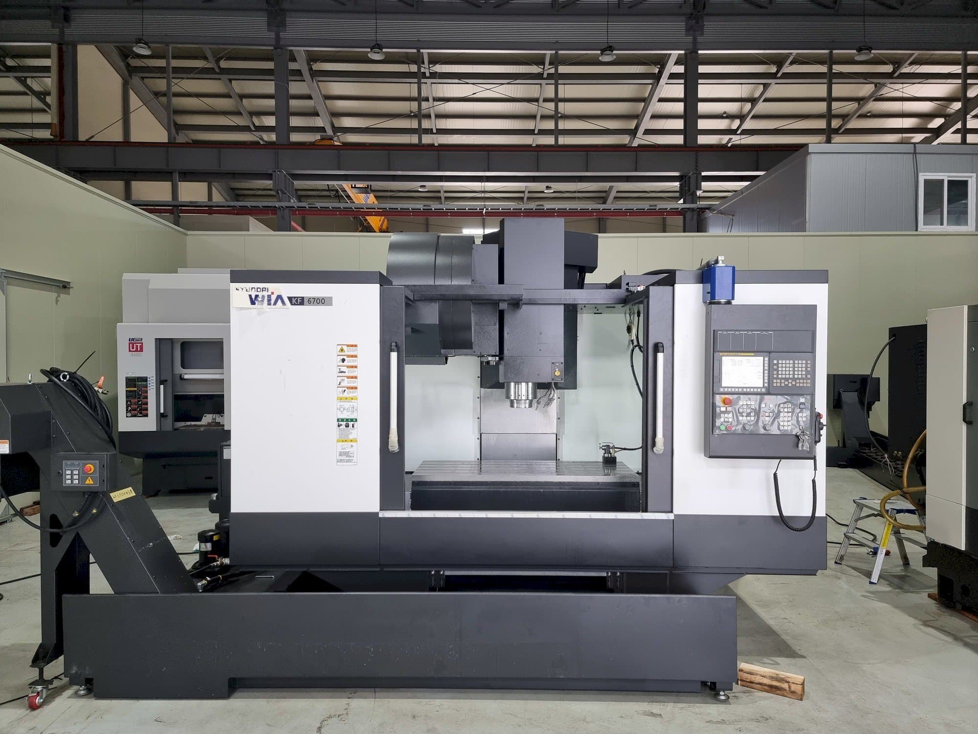 Frontansicht der Hyundai Wia KF 6700  Maschine