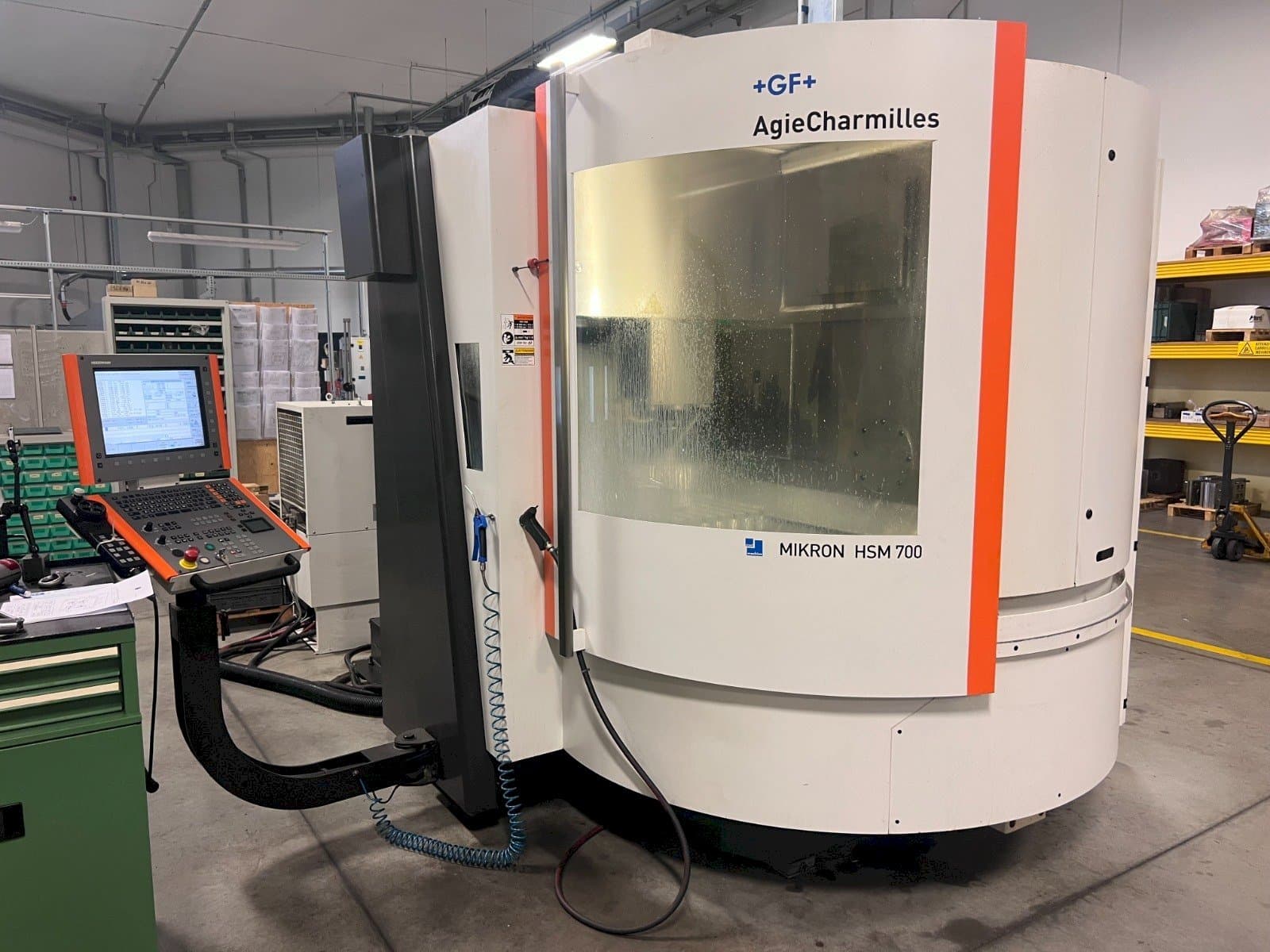 Frontansicht der AgieCharmilles MIKRON HSM 700  Maschine