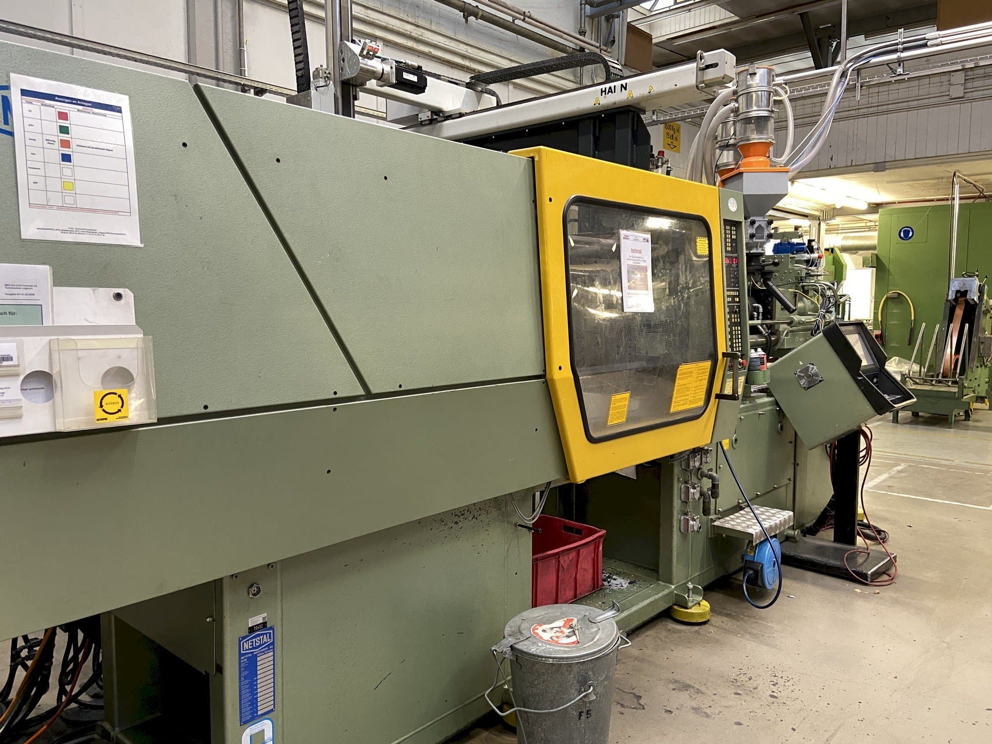 Frontansicht der Netstal Synergy 1500K/460  Maschine