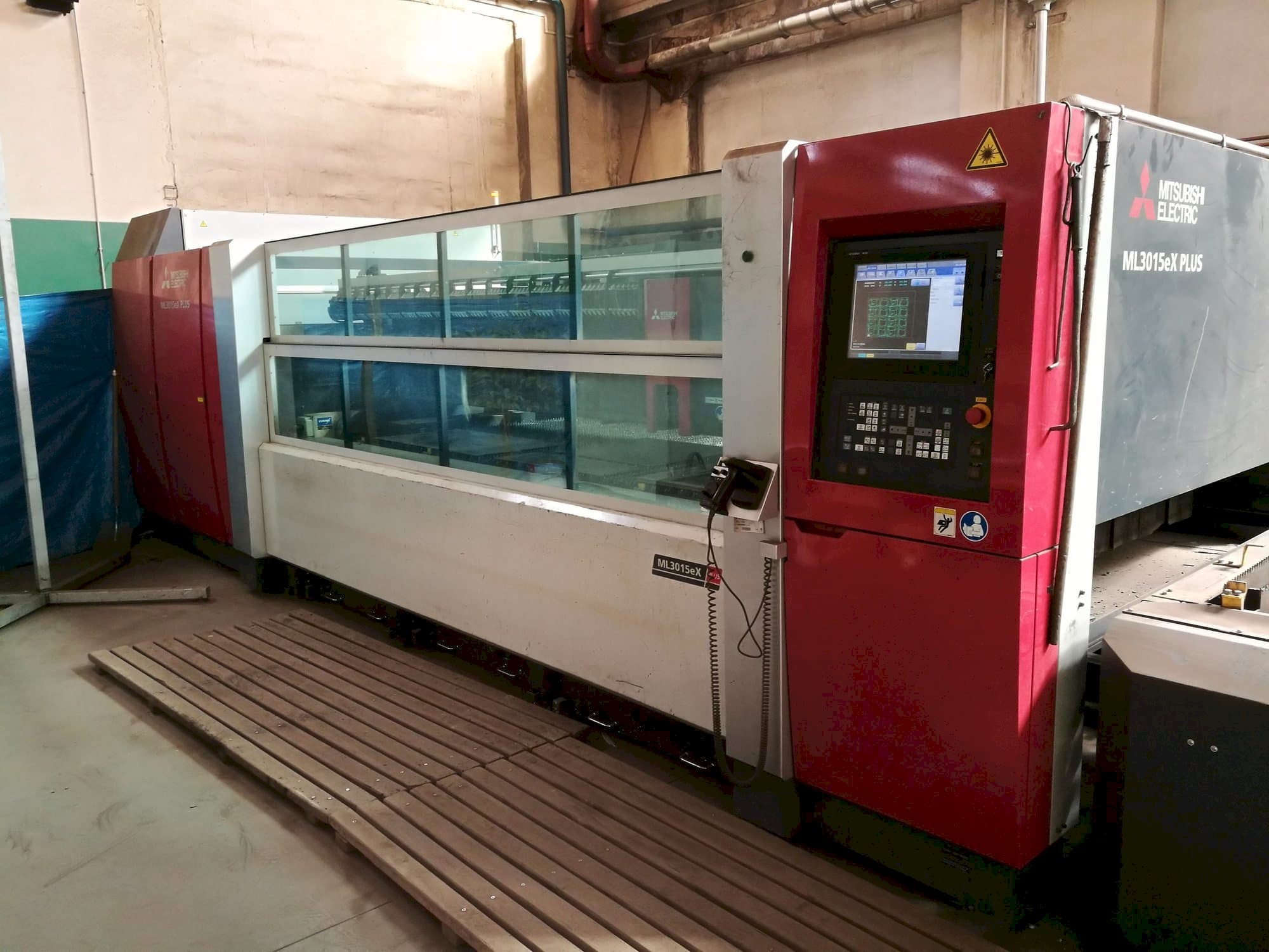 Frontansicht der Mitsubishi ML3015eX(S2)-45CF-R  Maschine