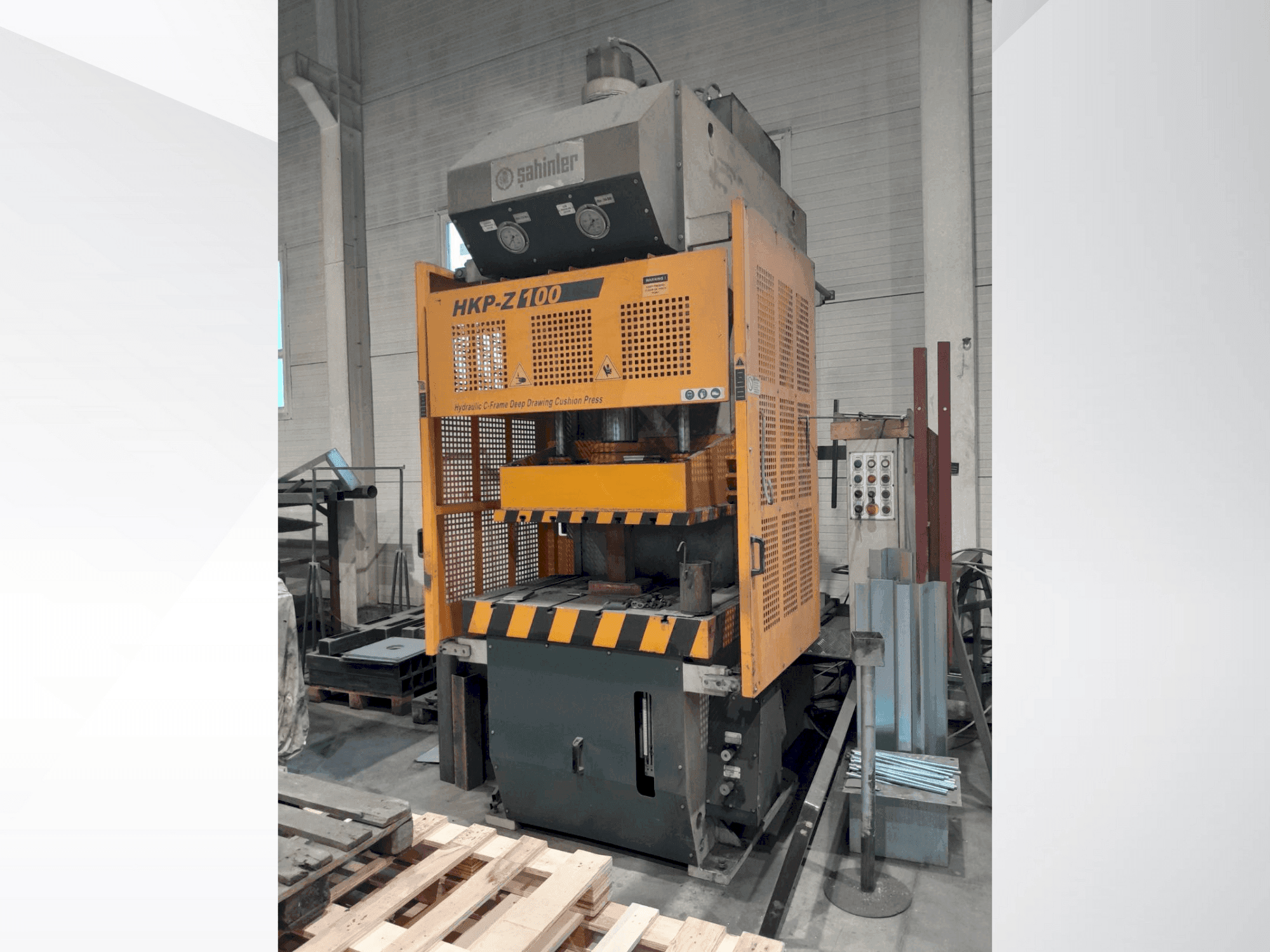 Frontansicht der Sahinler HKP-Z 100  Maschine