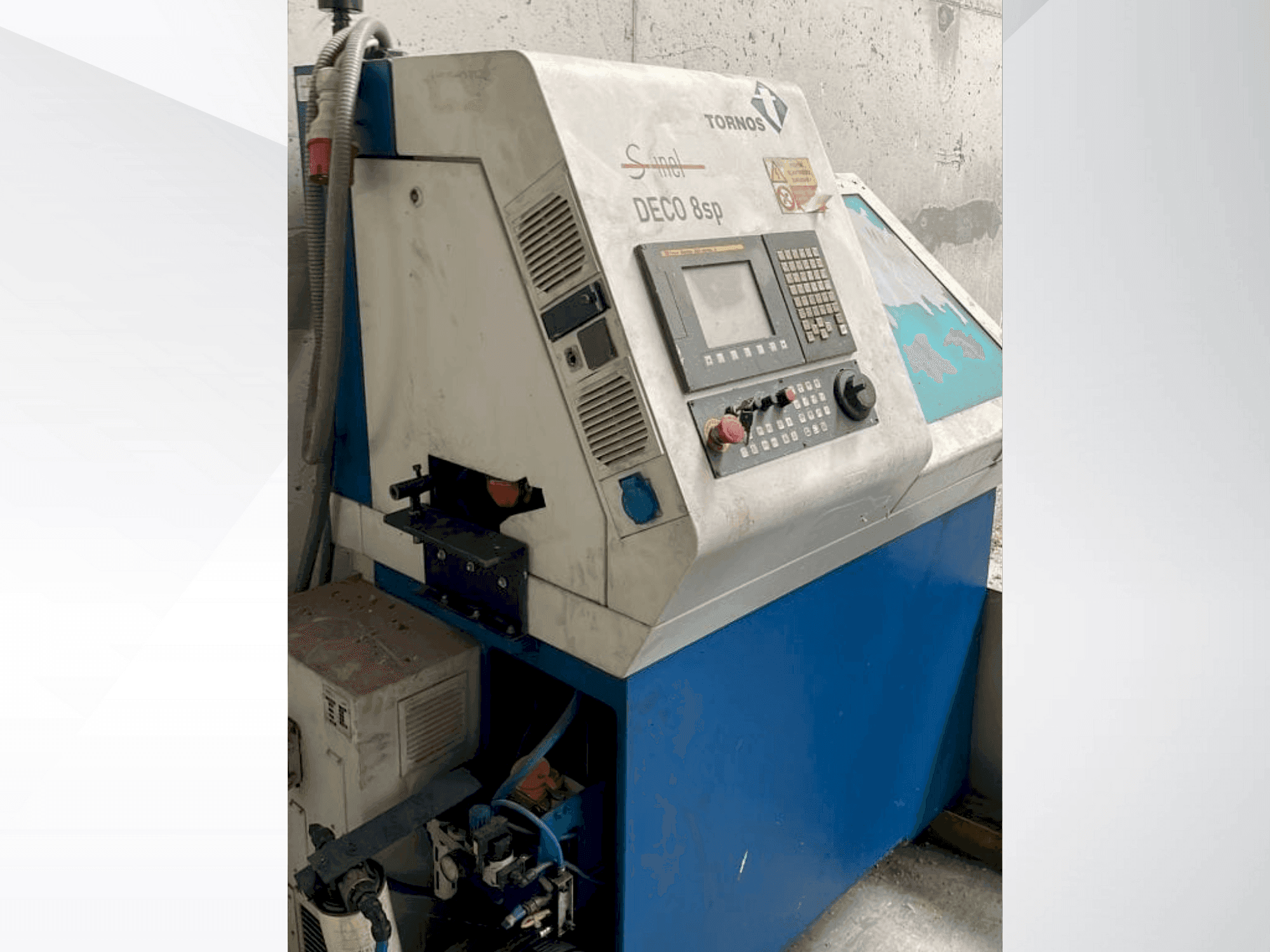 Frontansicht der TORNOS DECO 8sp  Maschine