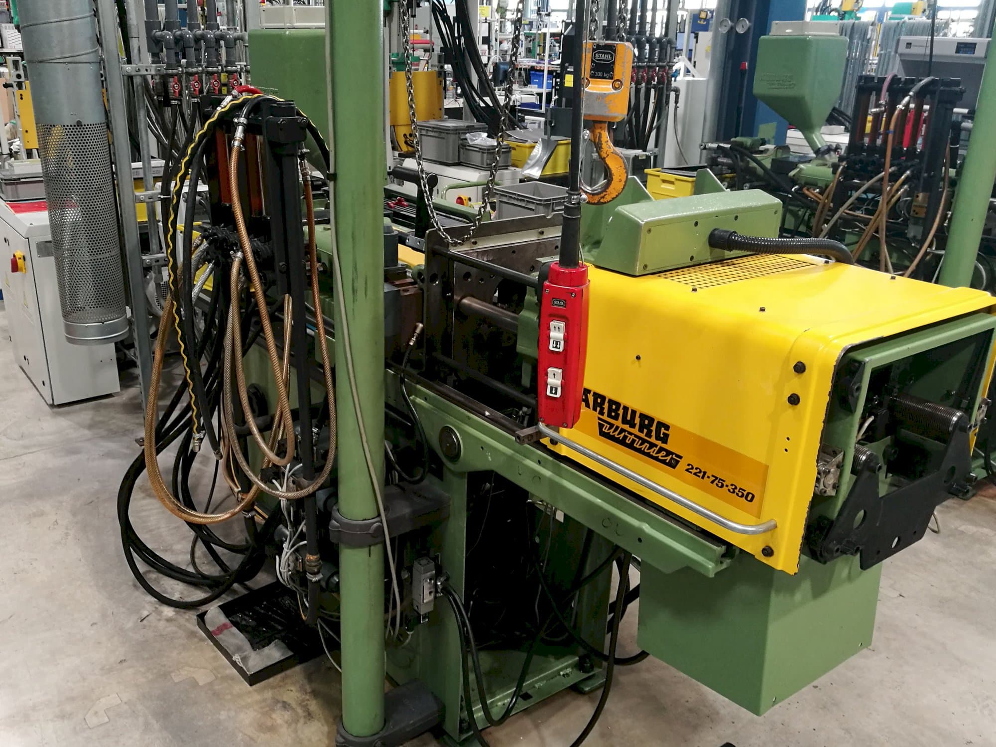 Rechte Ansicht der Arburg Allrounder 221-75-350 Maschine