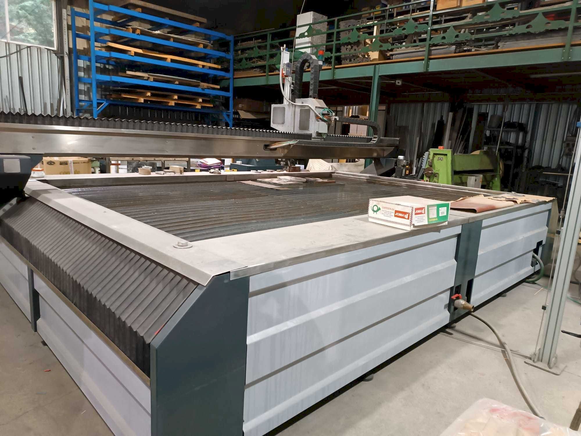 Frontansicht der SOITAAB Waterjet IP-20  Maschine