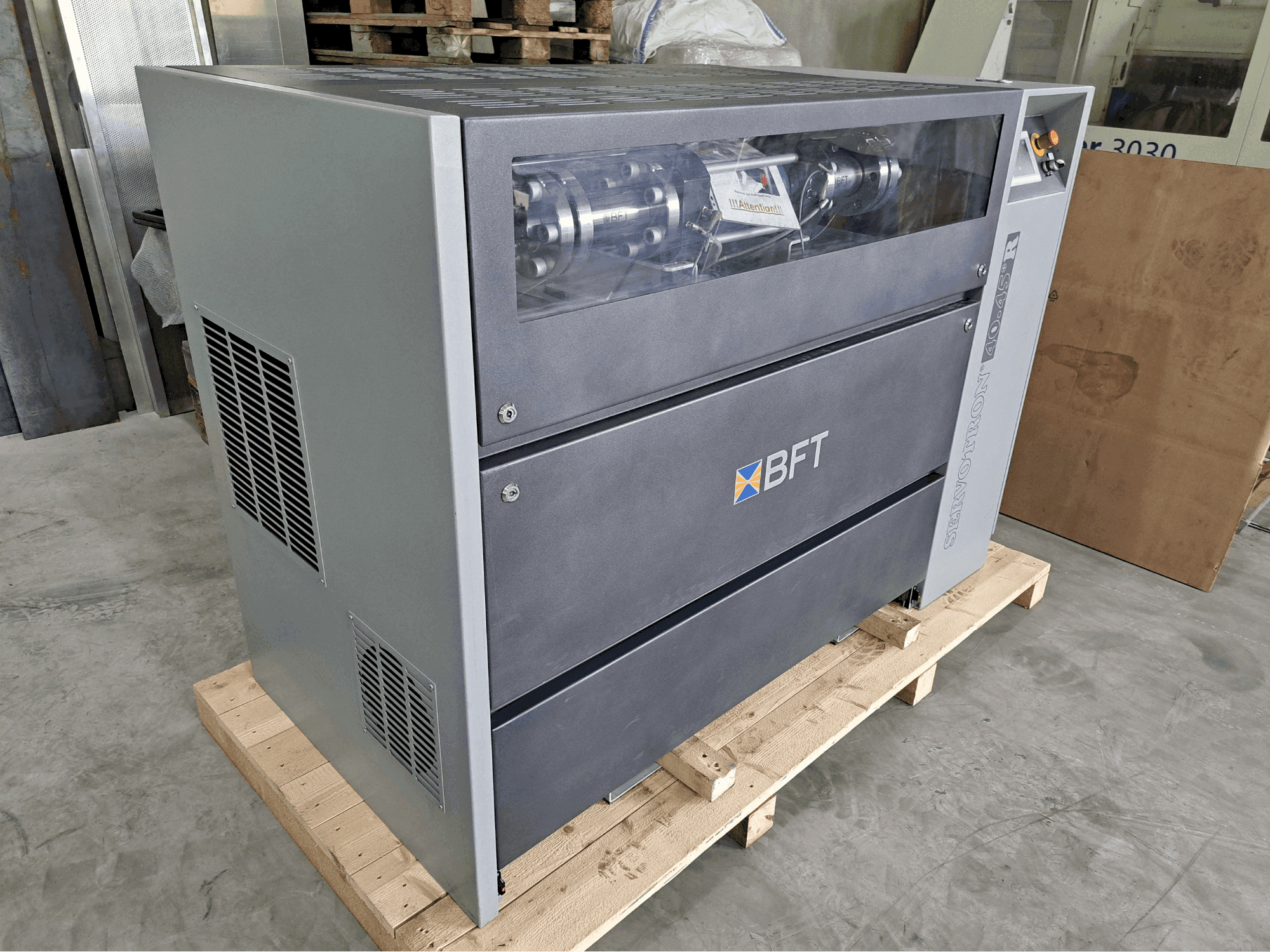 Frontansicht der BFT Servotron 40.45+  Maschine