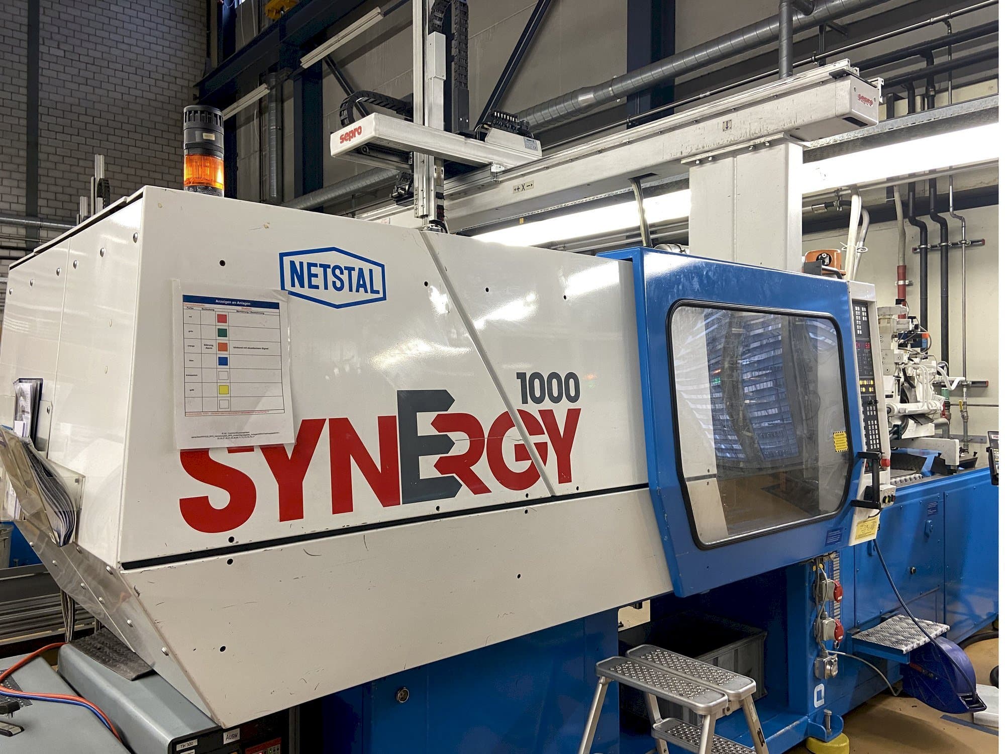 Frontansicht der Netstal SYNERGY 1000-230  Maschine