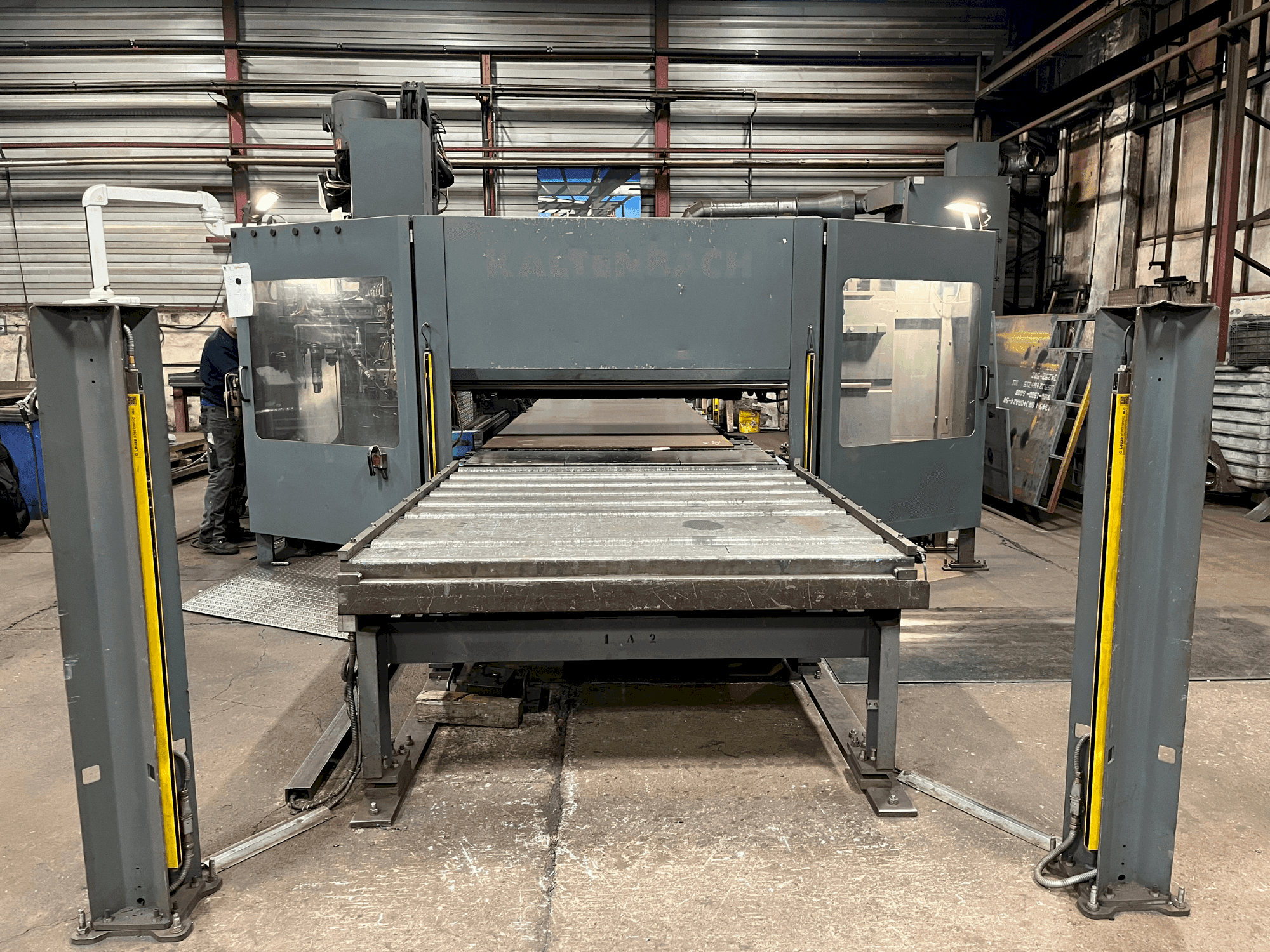 Frontansicht der KALTENBACH KF 1606  Maschine