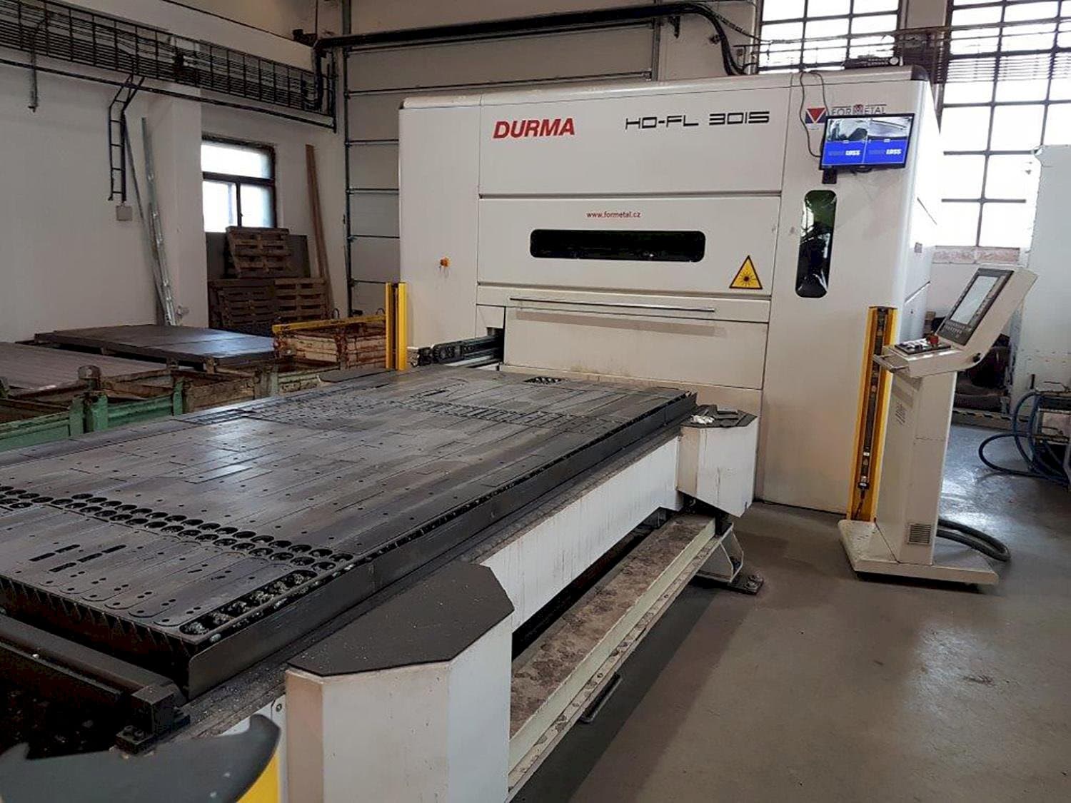 Frontansicht der Durma HD-FL 3015 L  Maschine