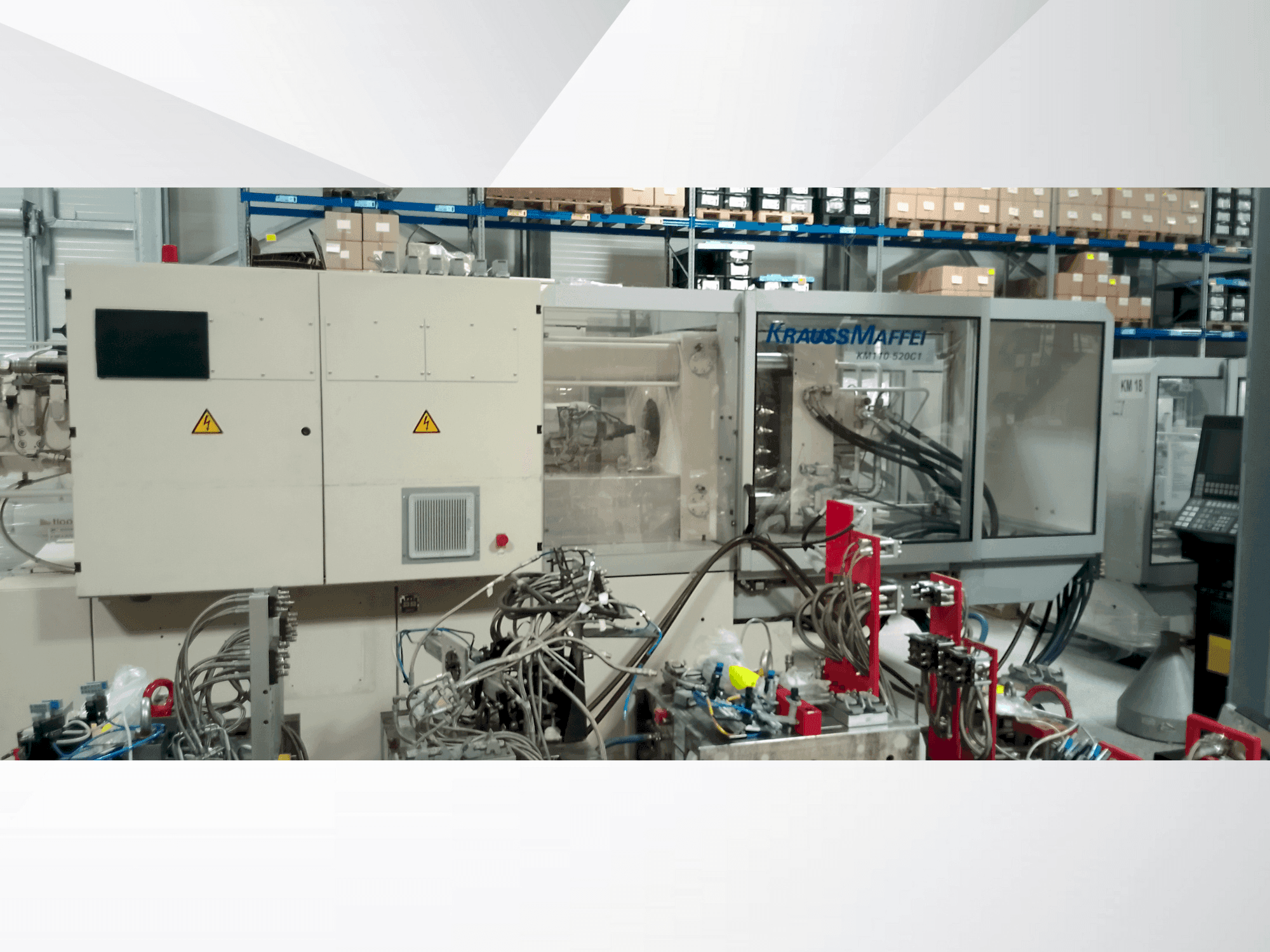 Frontansicht der Krauss Maffei 110-520 C1  Maschine
