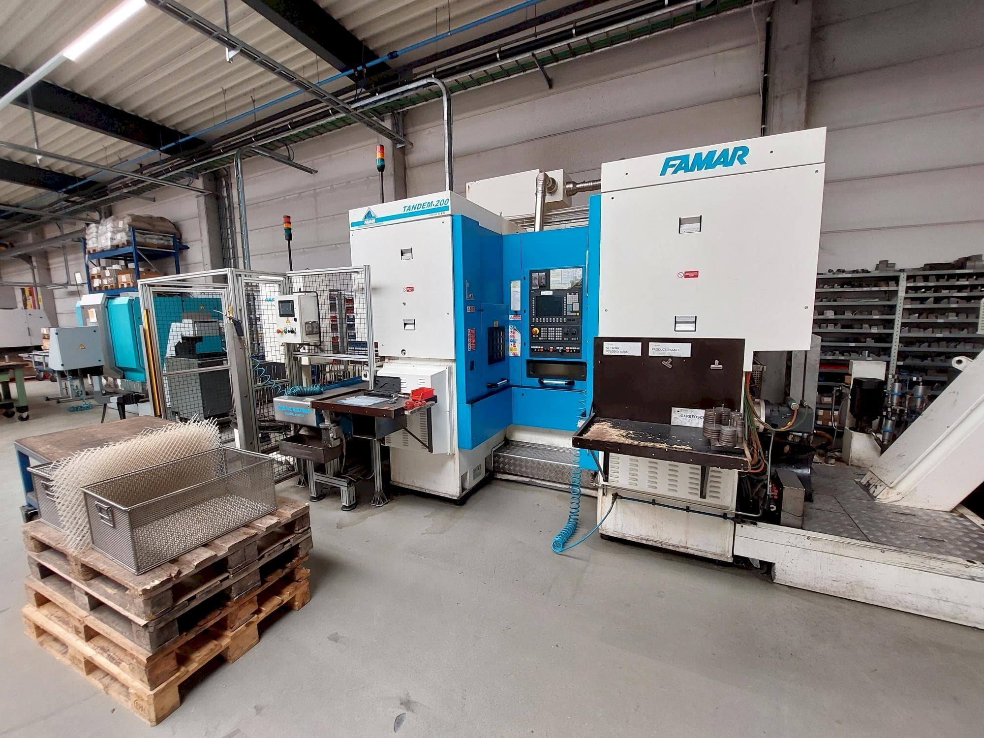 Frontansicht der Famar Tandem 200  Maschine