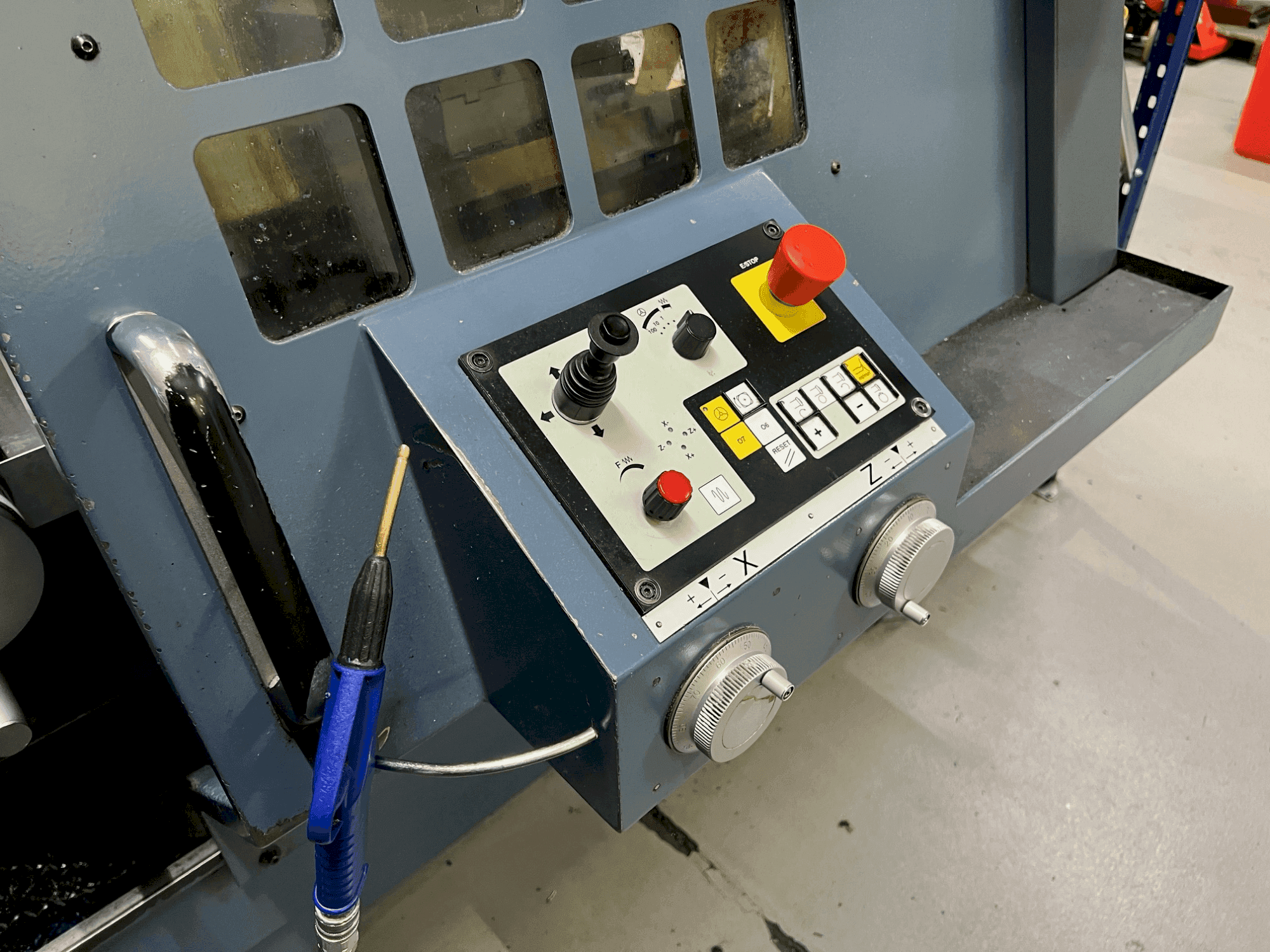 Frontansicht der PADOVANI E255/1500  Maschine