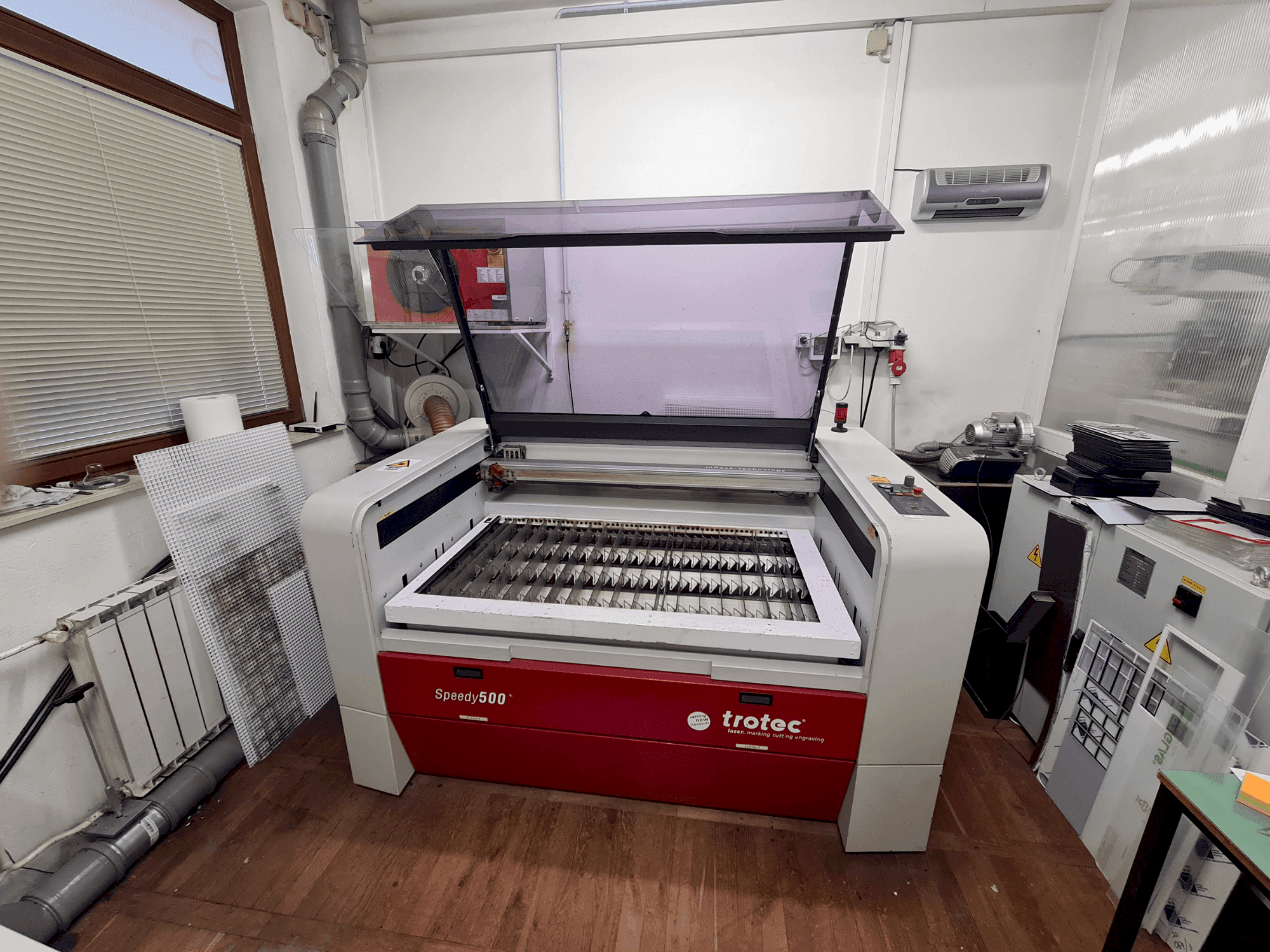 Frontansicht der Trotec Speedy 500  Maschine