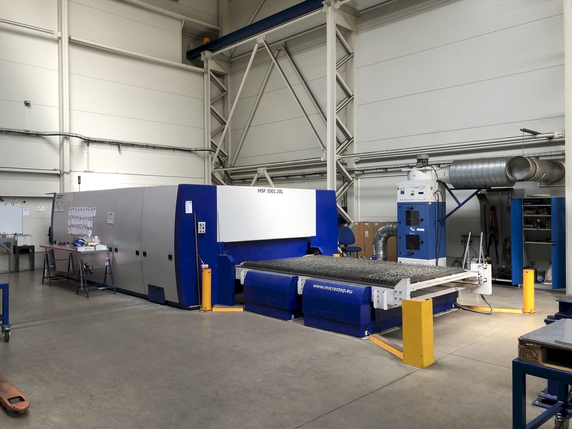 Linke Seitenansicht der MicroStep MSF 3001.20L Maschine