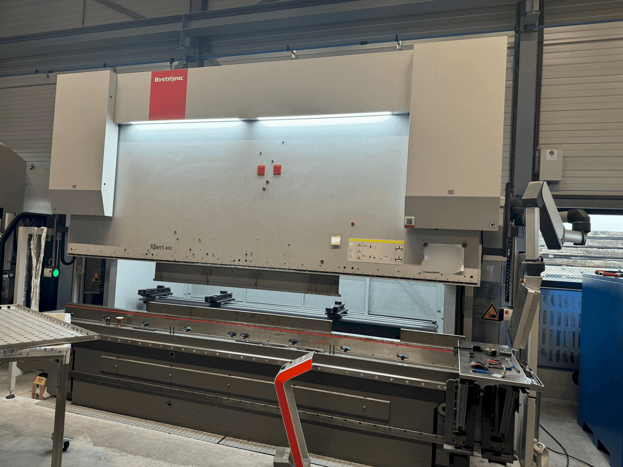 Frontansicht der Bystronic Xpert 400/4100  Maschine