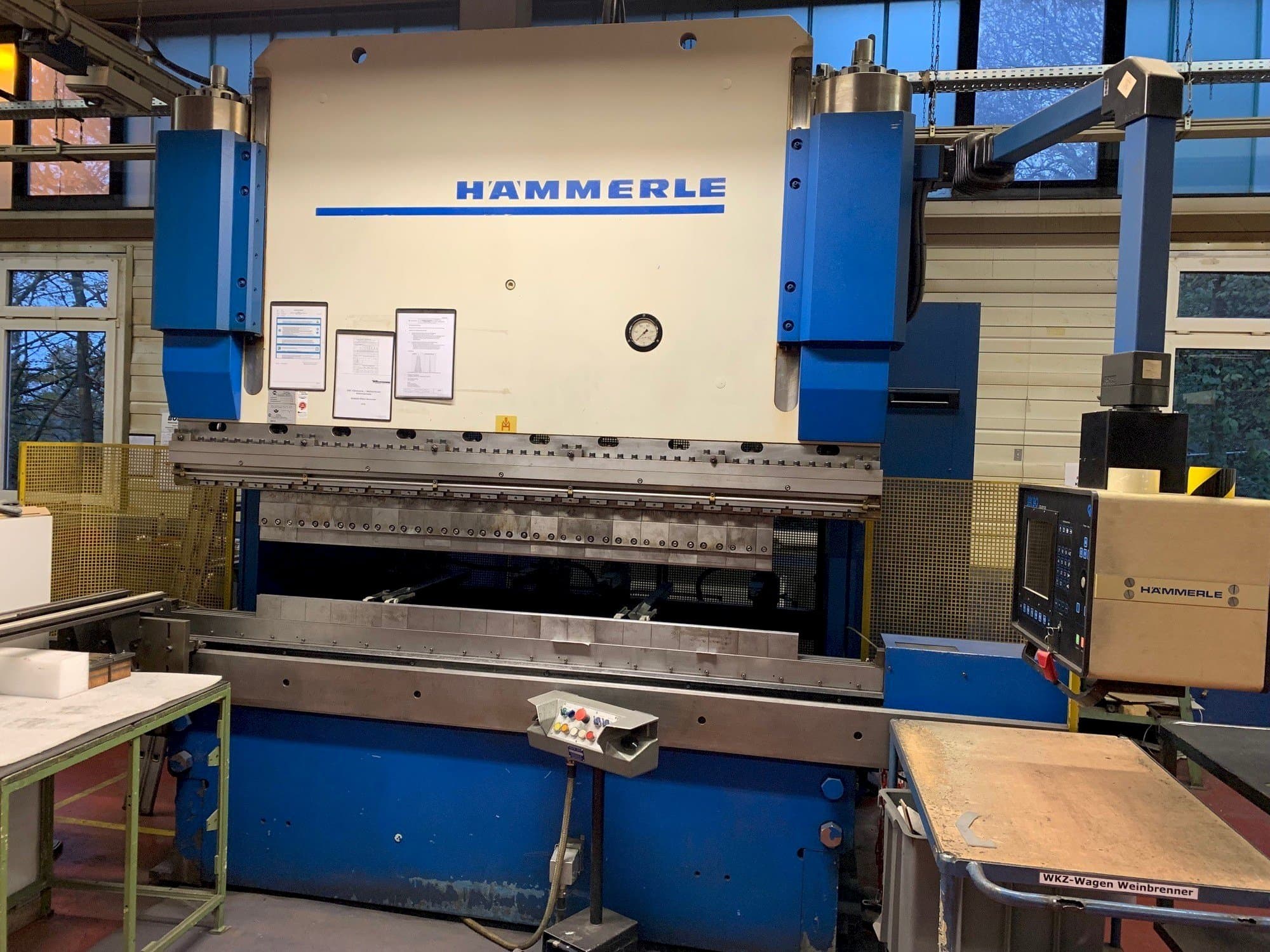 Frontansicht der HAMMERLE AP 200 2600 Serie 3  Maschine