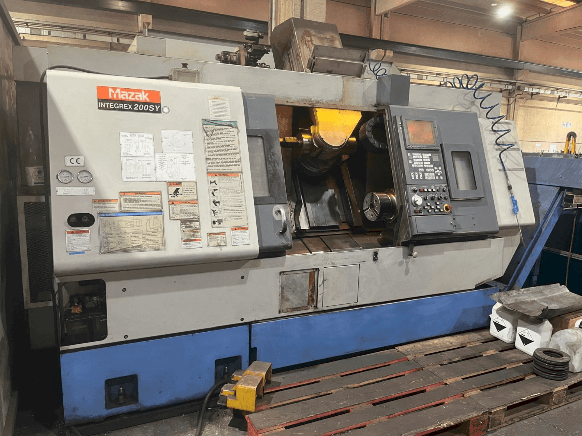 Frontansicht der Mazak INTEGREX 200 SY  Maschine