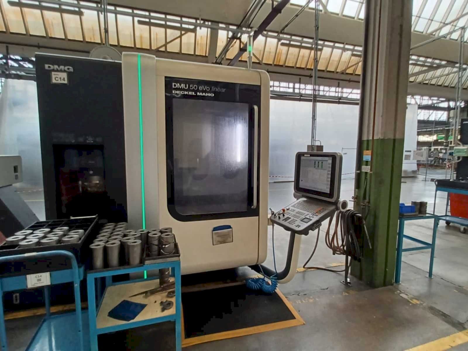 Frontansicht der DMG DMU 50 evo linear  Maschine